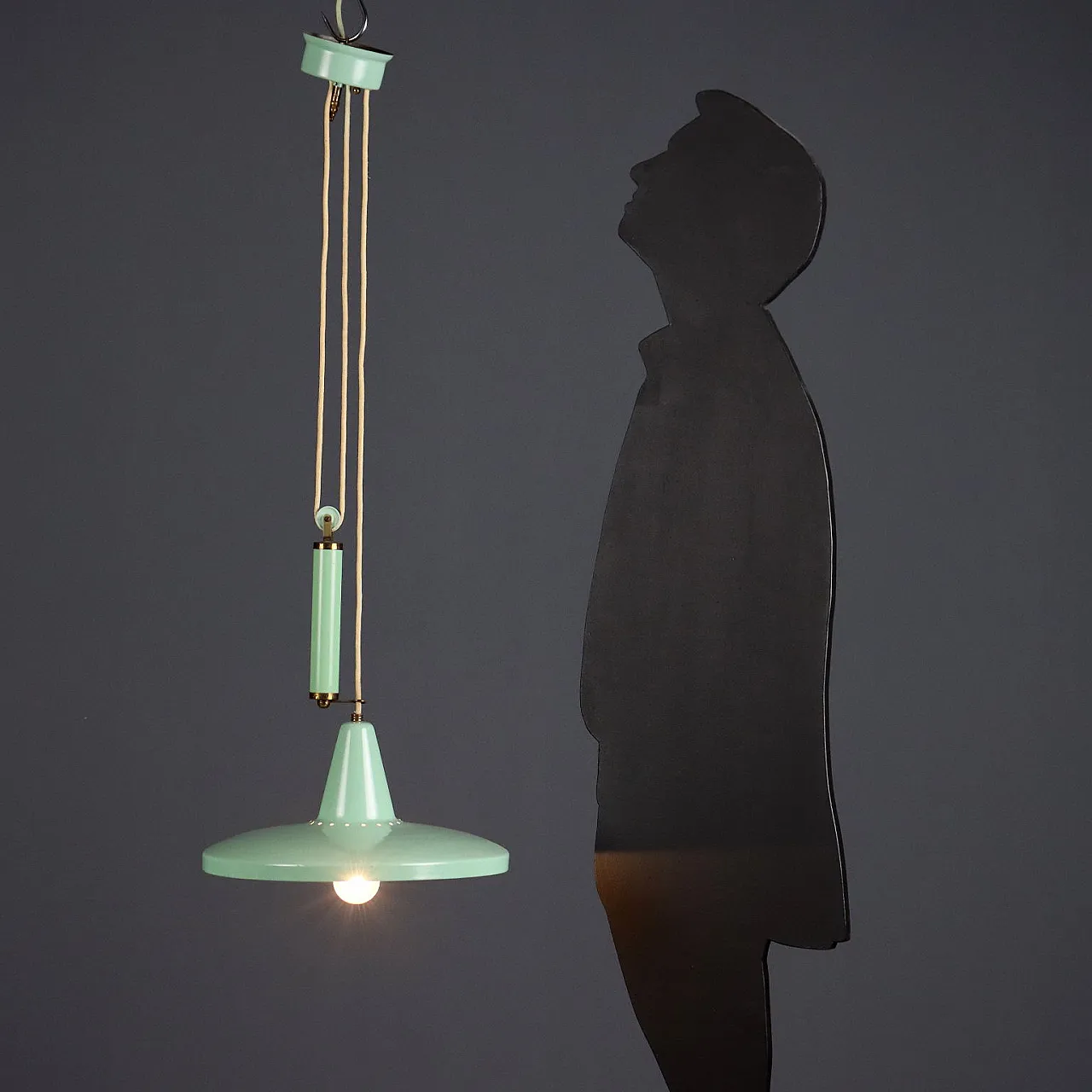 Lampada con meccanismo a discesa e paralume in alluminio, '900 2