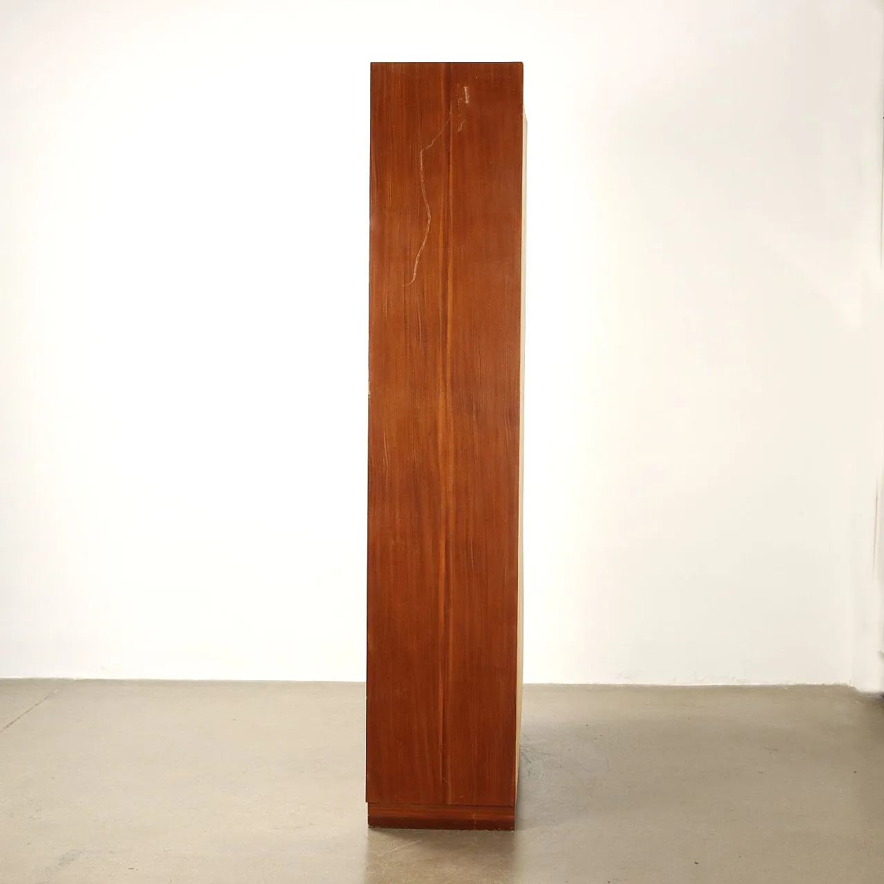 Mobile impiallacciato in mogano e vetro fumè, anni '60 6