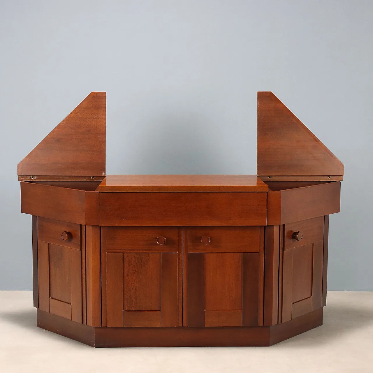 Mobile contenitore in noce con ante battenti e cassetti, '900 4