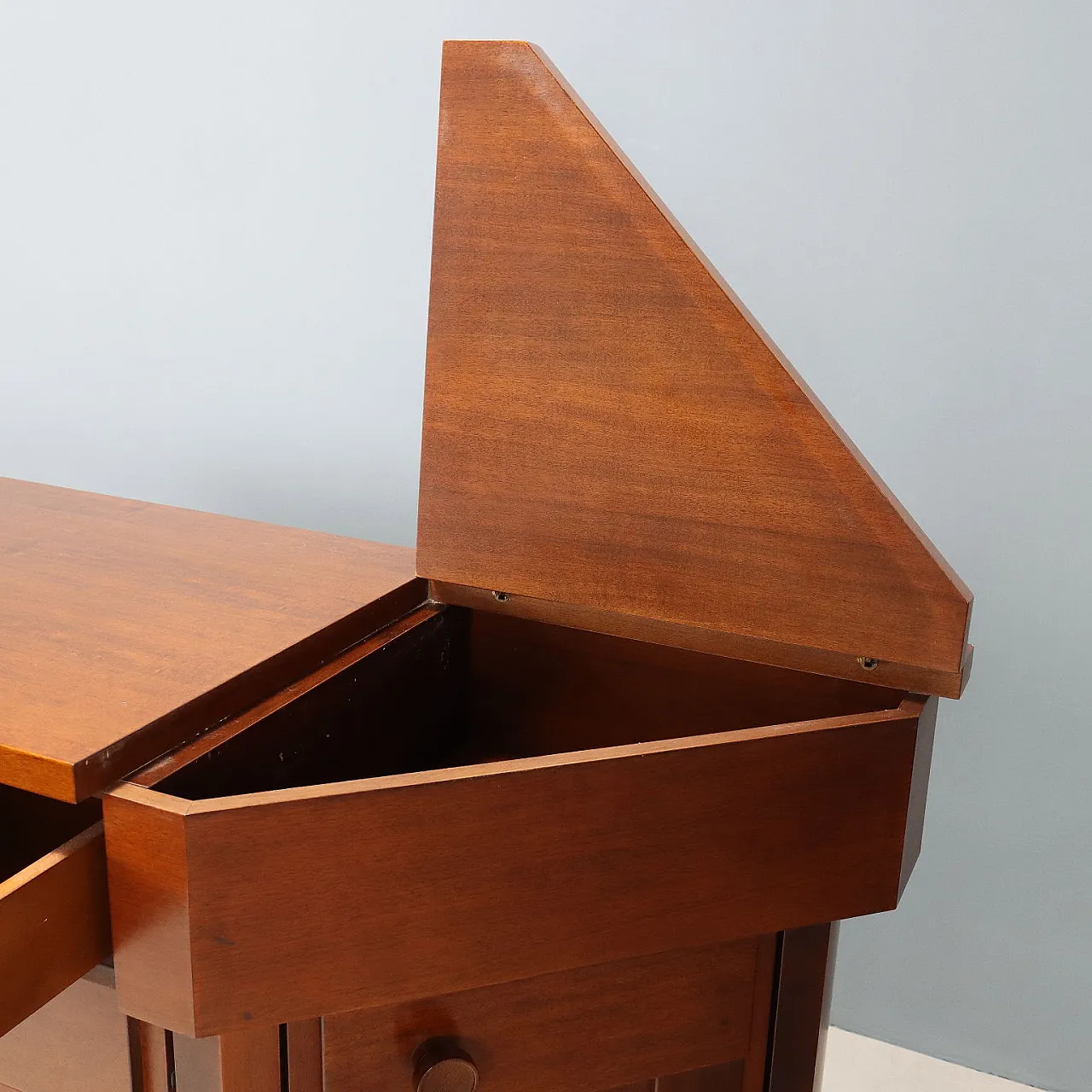 Mobile contenitore in noce con ante battenti e cassetti, '900 5