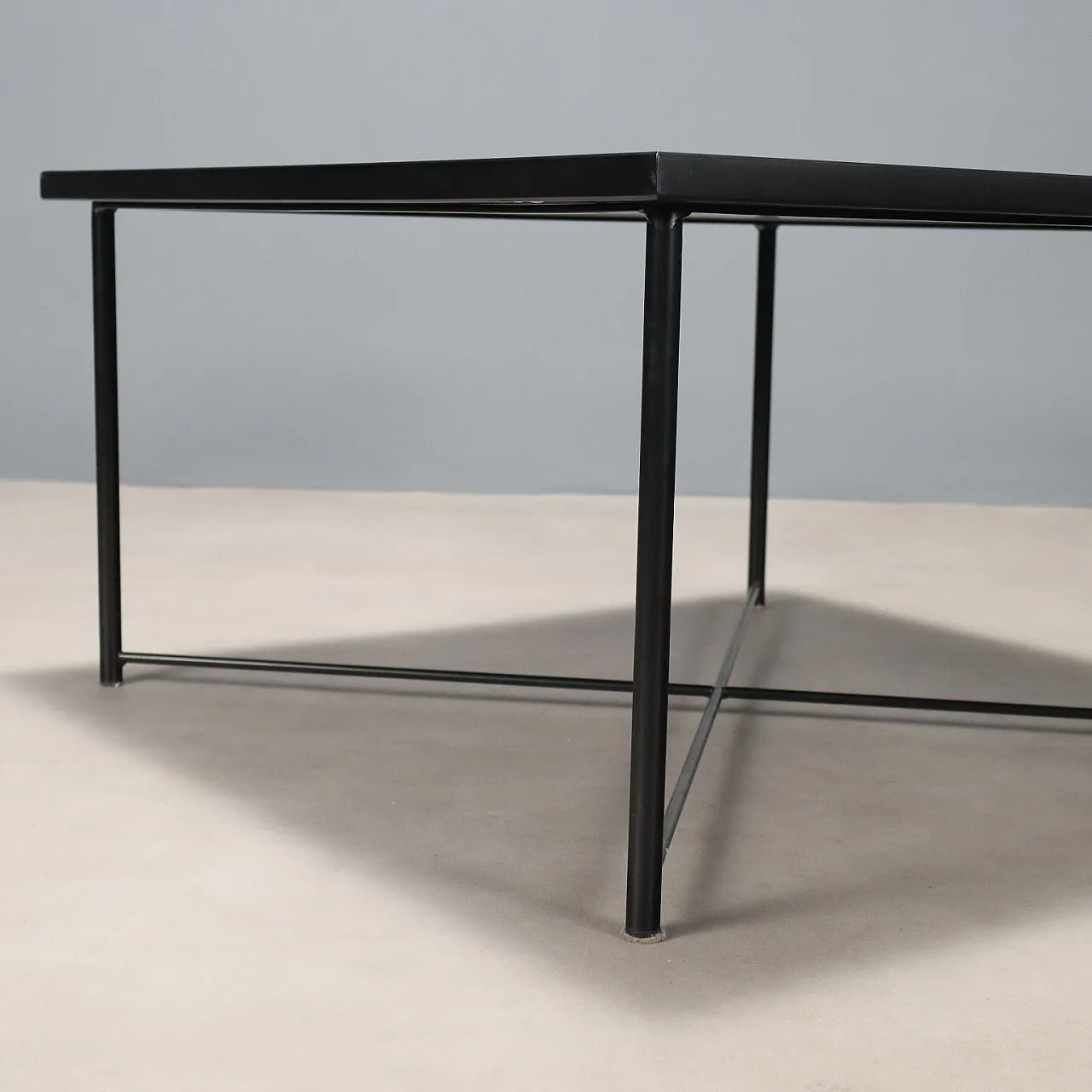 Tavolino in metallo laccato e piano in laminato nero, '900 4