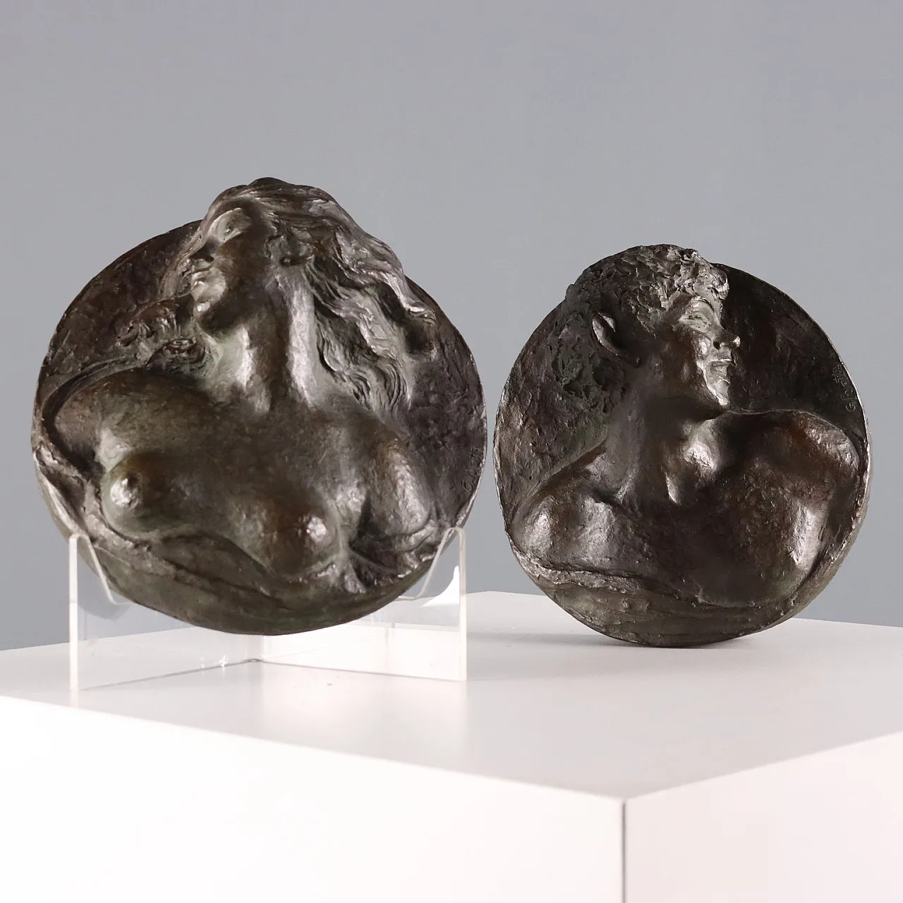 Coppia di pannelli in bronzo di G. Botta, '900 1