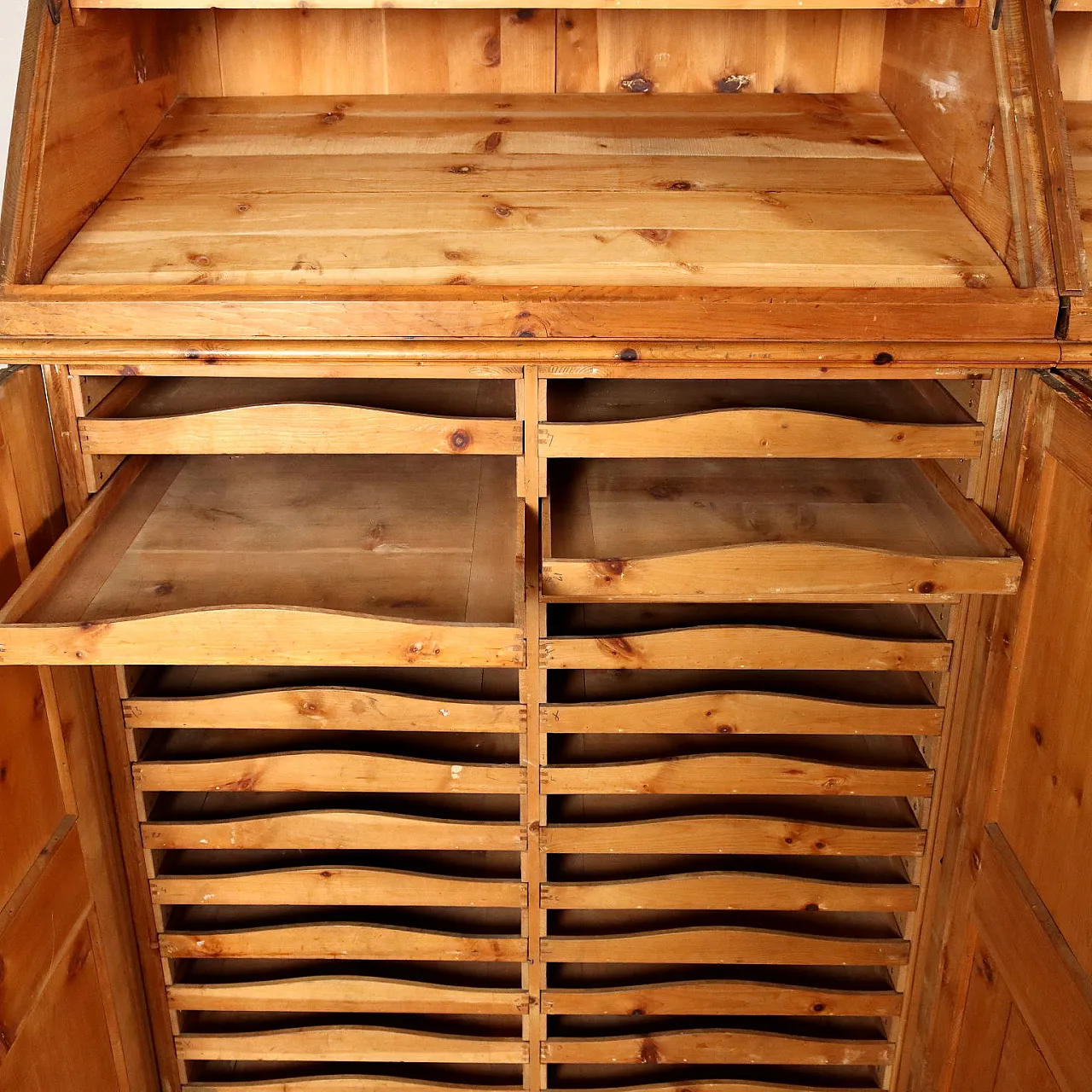 Mobile espositore in cipresso con teche e ante, inizio '900 4