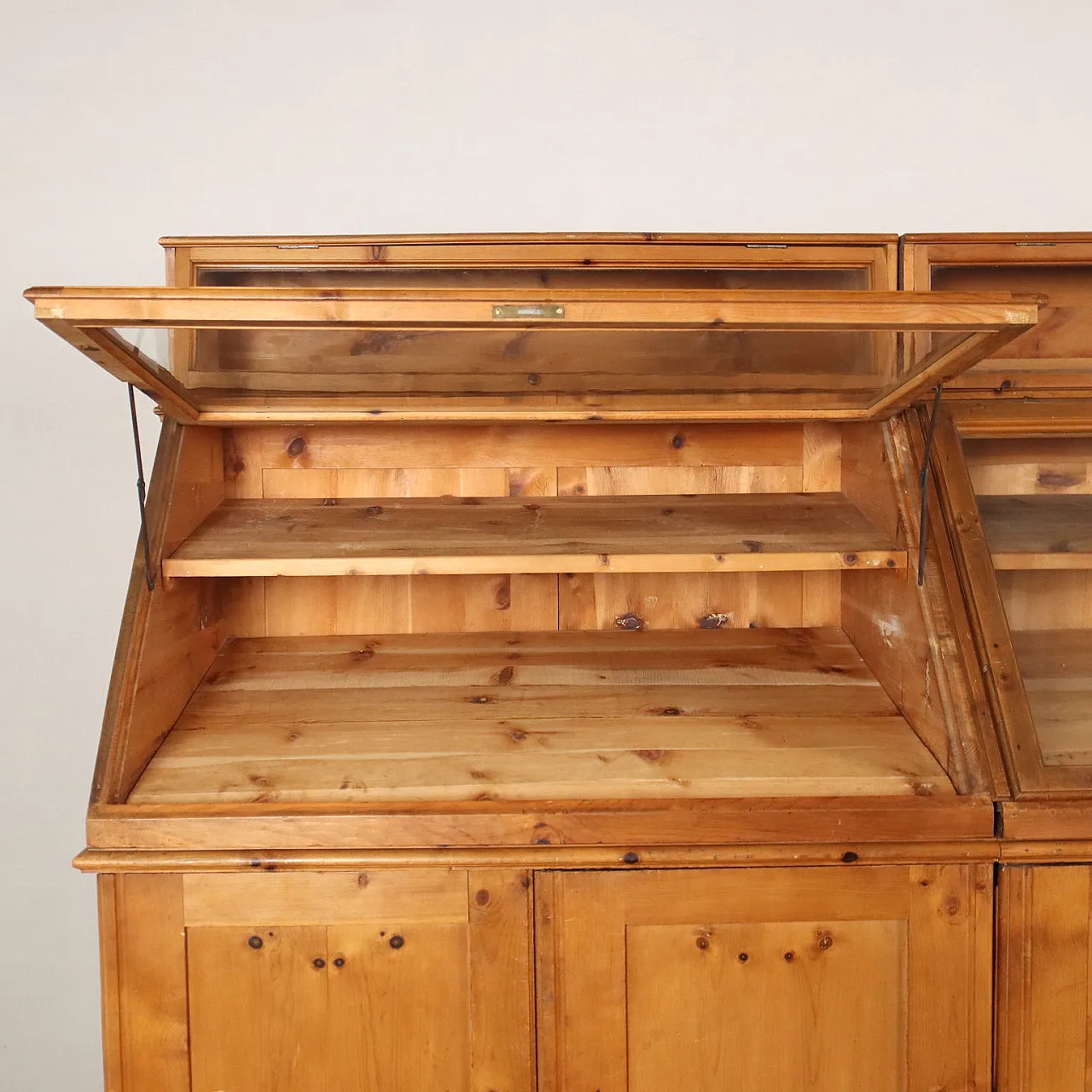 Mobile espositore in cipresso con teche e ante, inizio '900 5