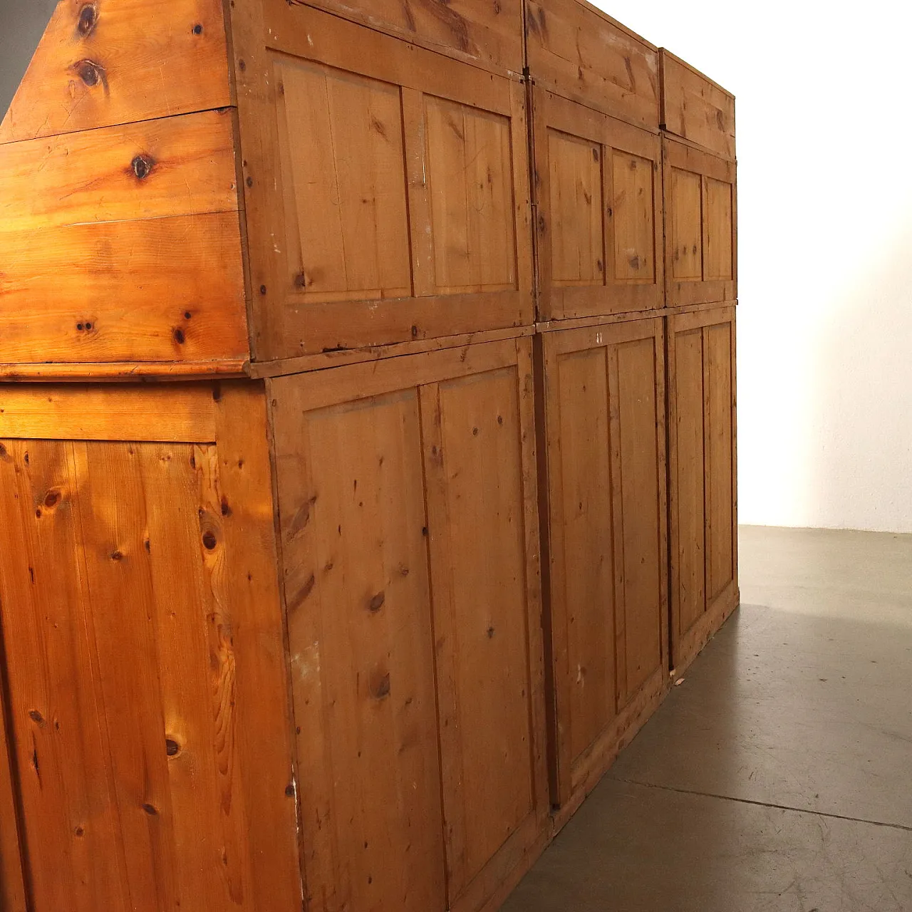 Mobile espositore in cipresso con teche e ante, inizio '900 8