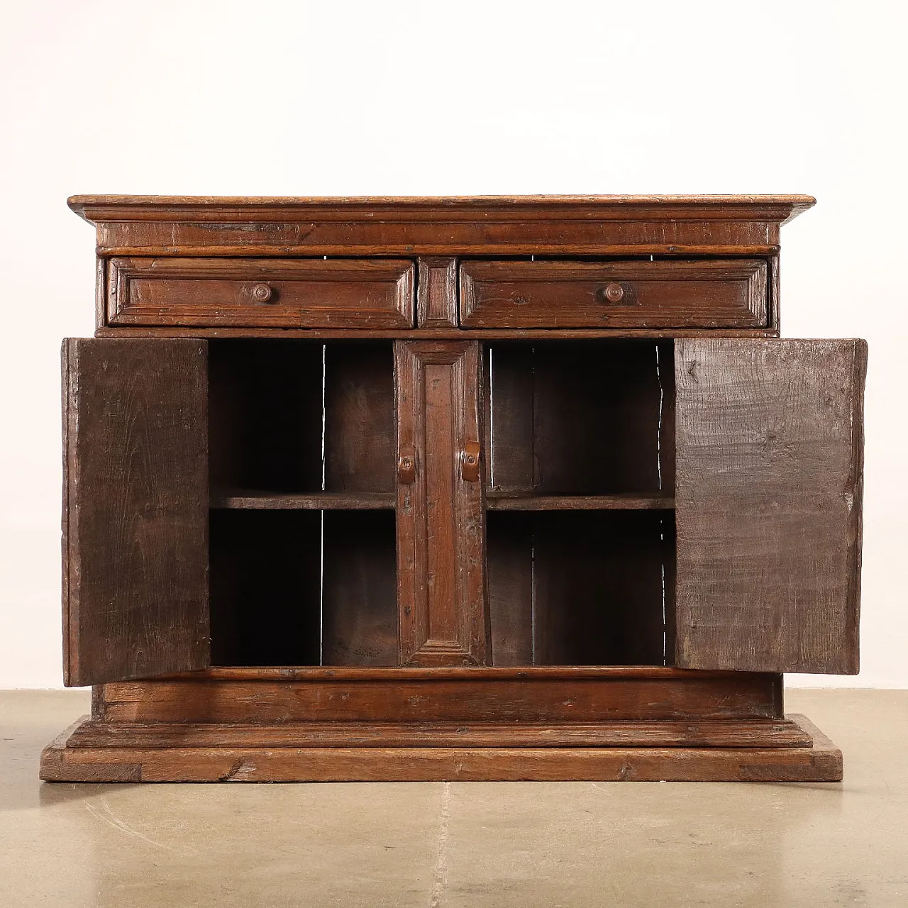 Chestnut sideboard on footboard, early 17th century 3