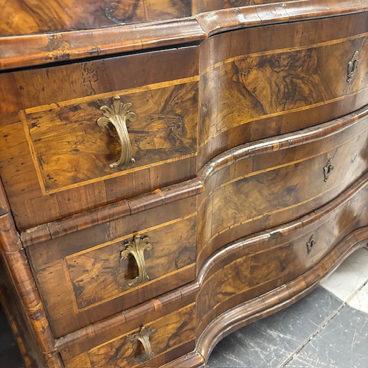 Veneered and inlaid moving flap, 18th century 2