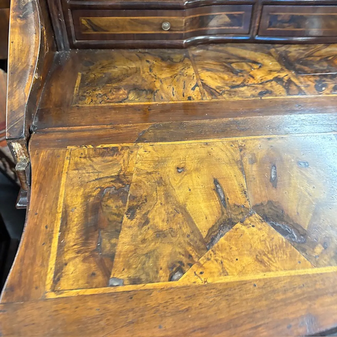 Veneered and inlaid moving flap, 18th century 9