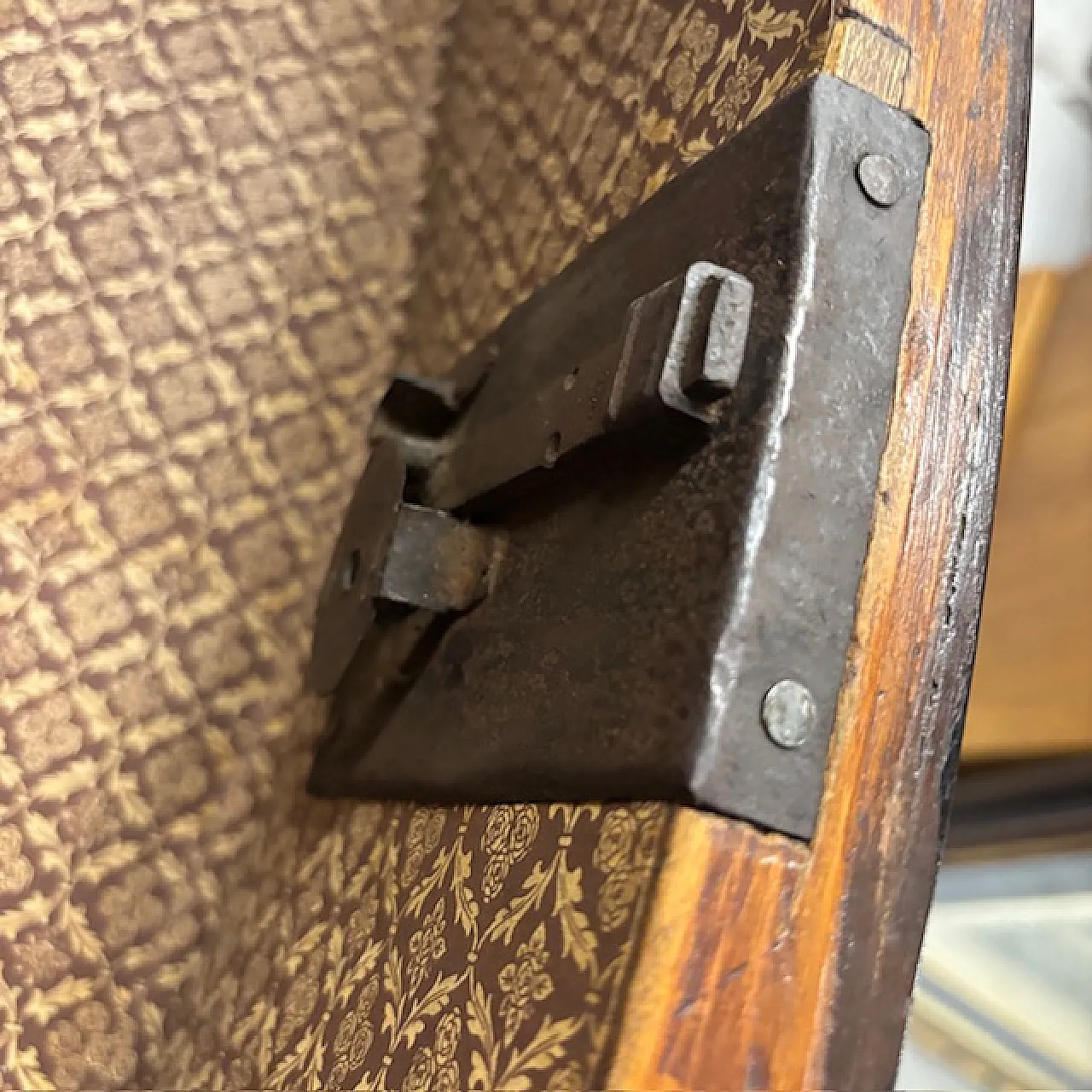 Veneered and inlaid moving flap, 18th century 17