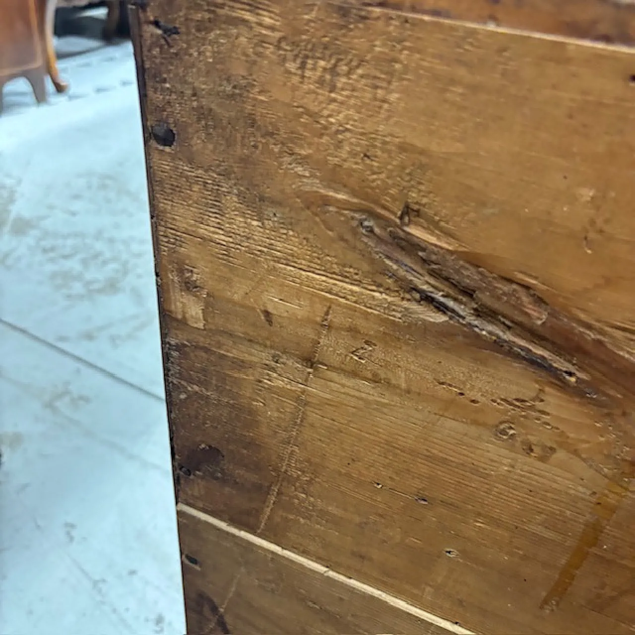 Veneered and inlaid moving flap, 18th century 22