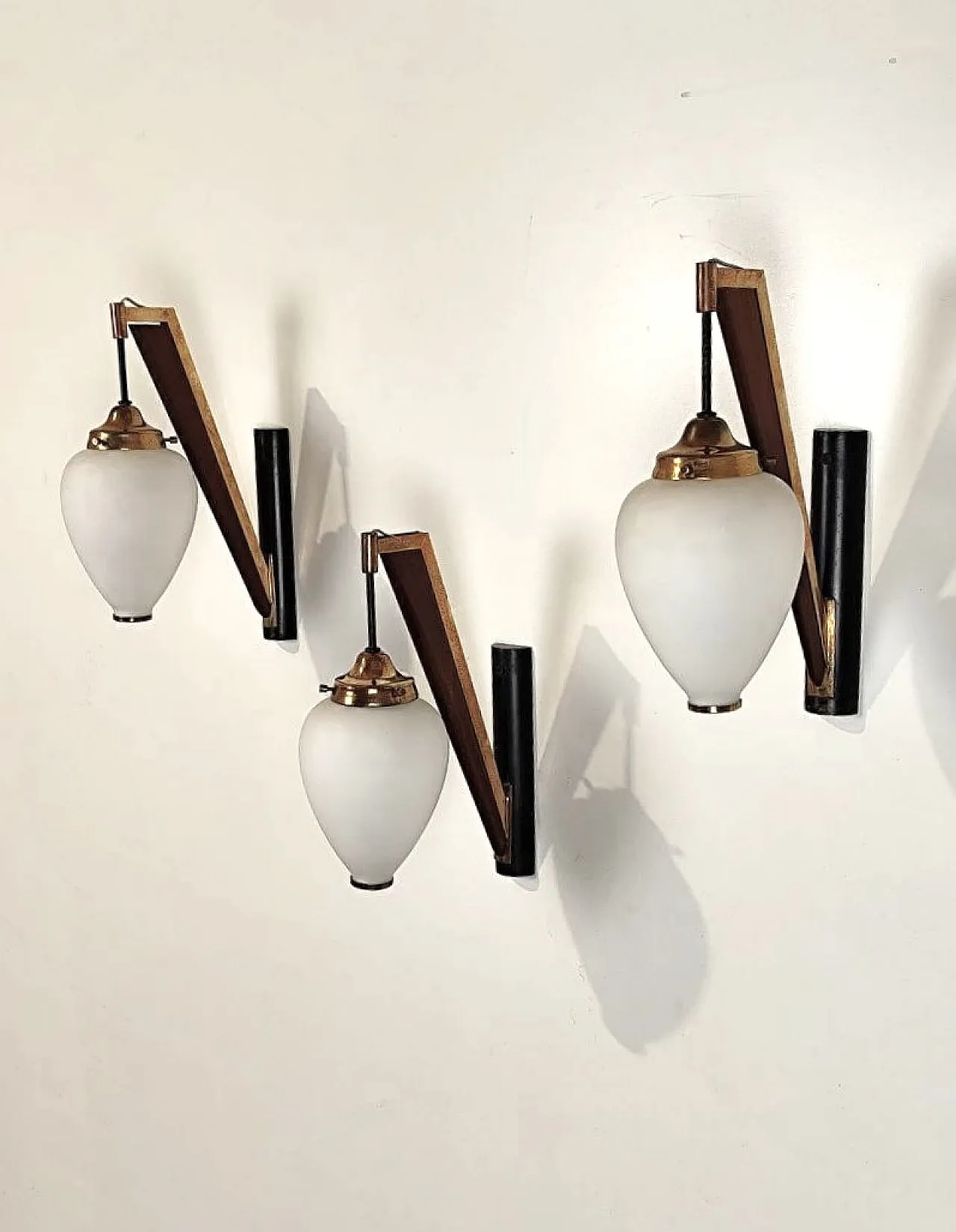 Stilnovo, 3 sconces in brass, wood and glass from the 1950s 2