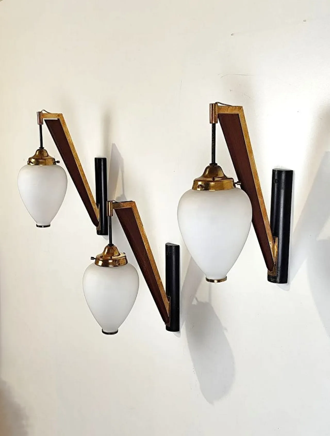 Stilnovo, 3 sconces in brass, wood and glass from the 1950s 3
