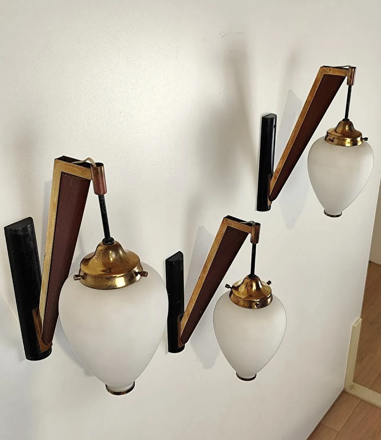 Stilnovo, 3 sconces in brass, wood and glass from the 1950s 4