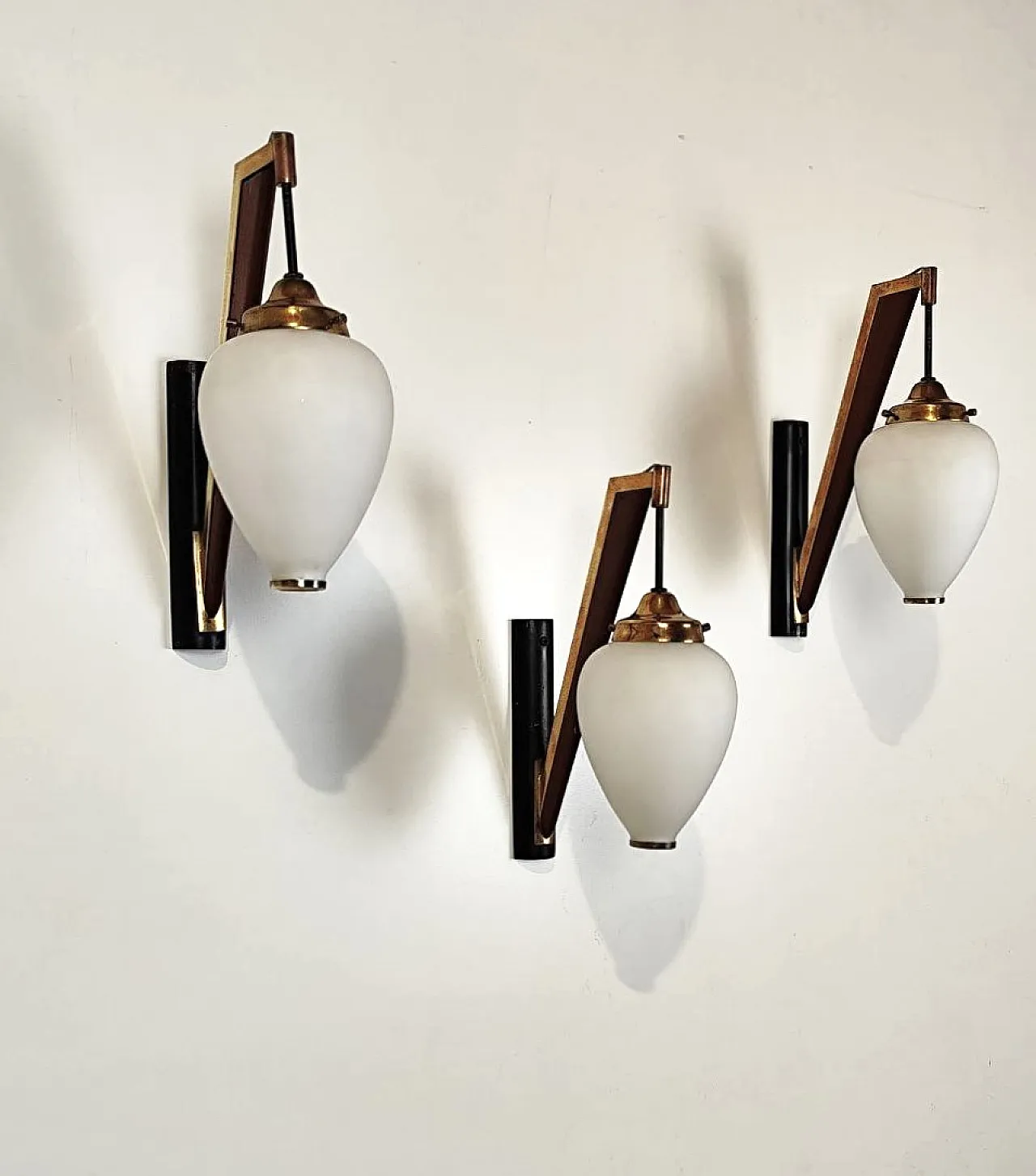 Stilnovo, 3 sconces in brass, wood and glass from the 1950s 5