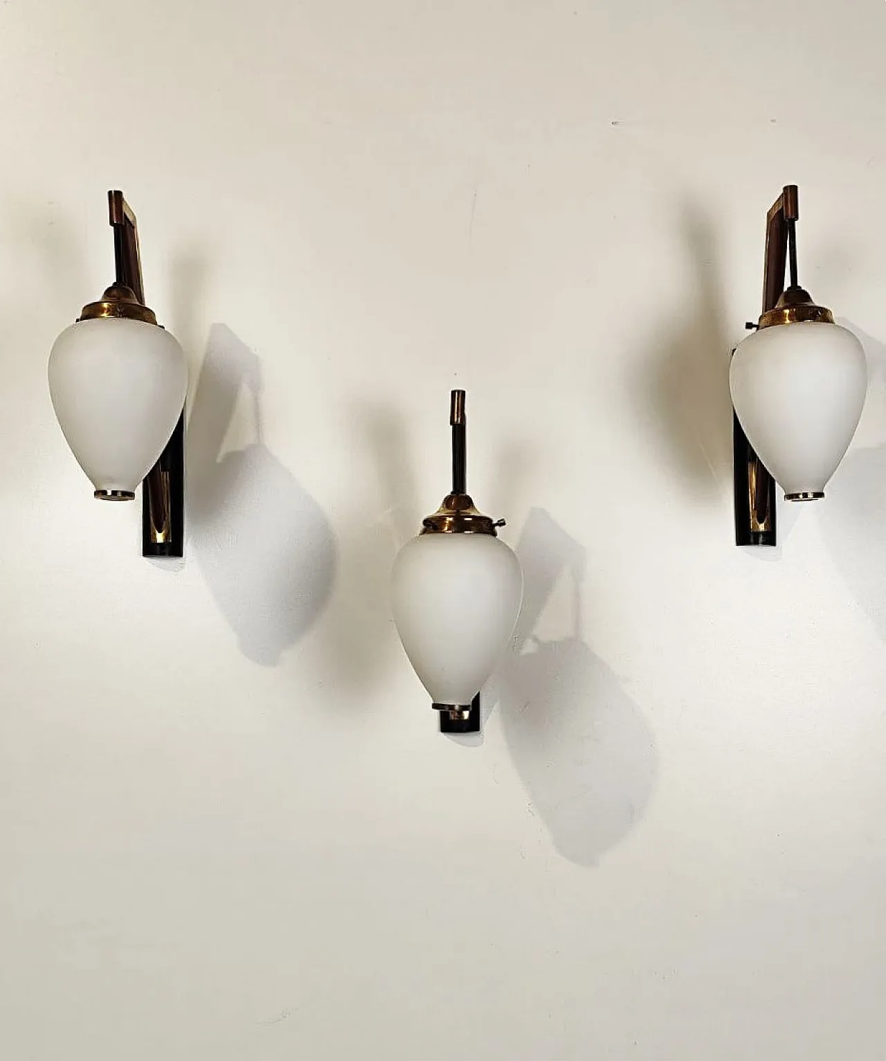Stilnovo, 3 sconces in brass, wood and glass from the 1950s 6