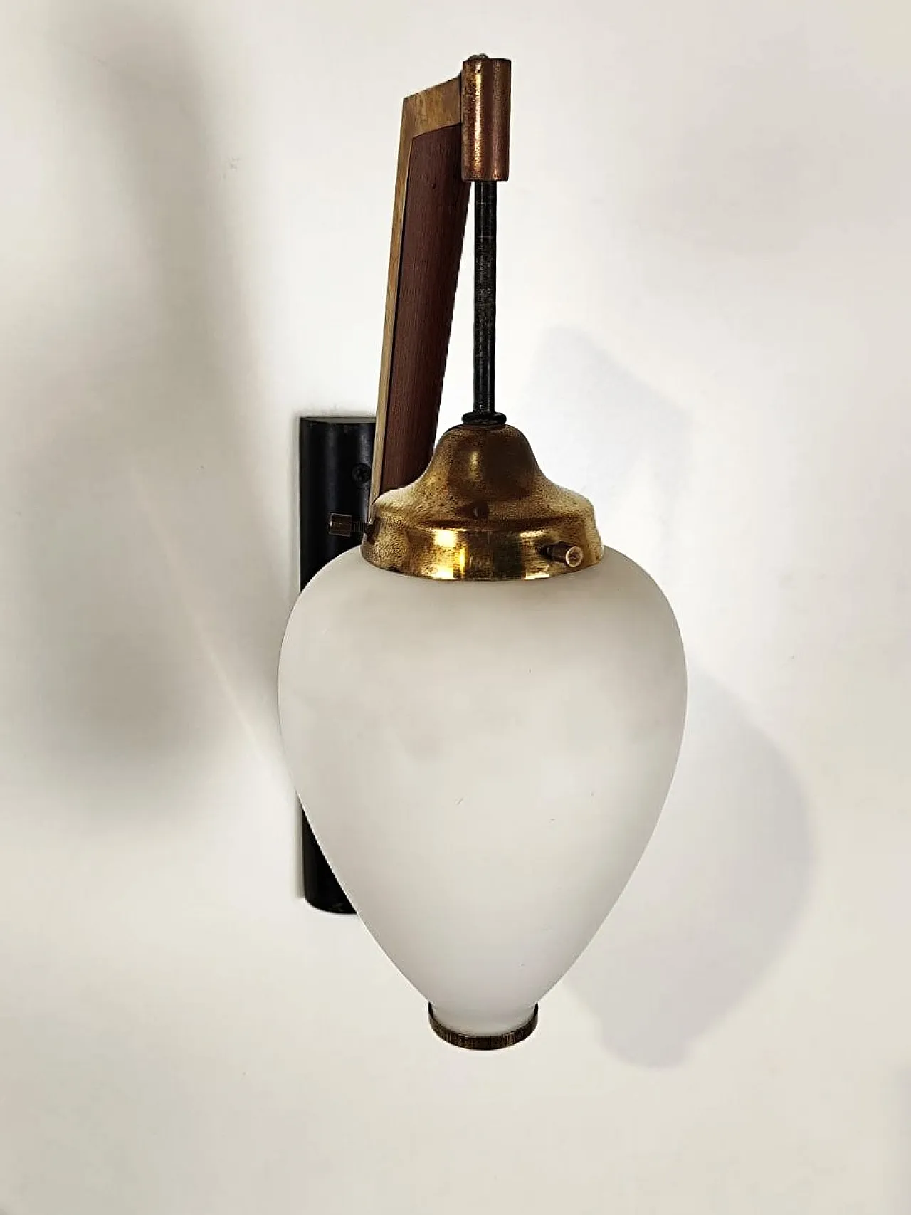Stilnovo, 3 sconces in brass, wood and glass from the 1950s 11