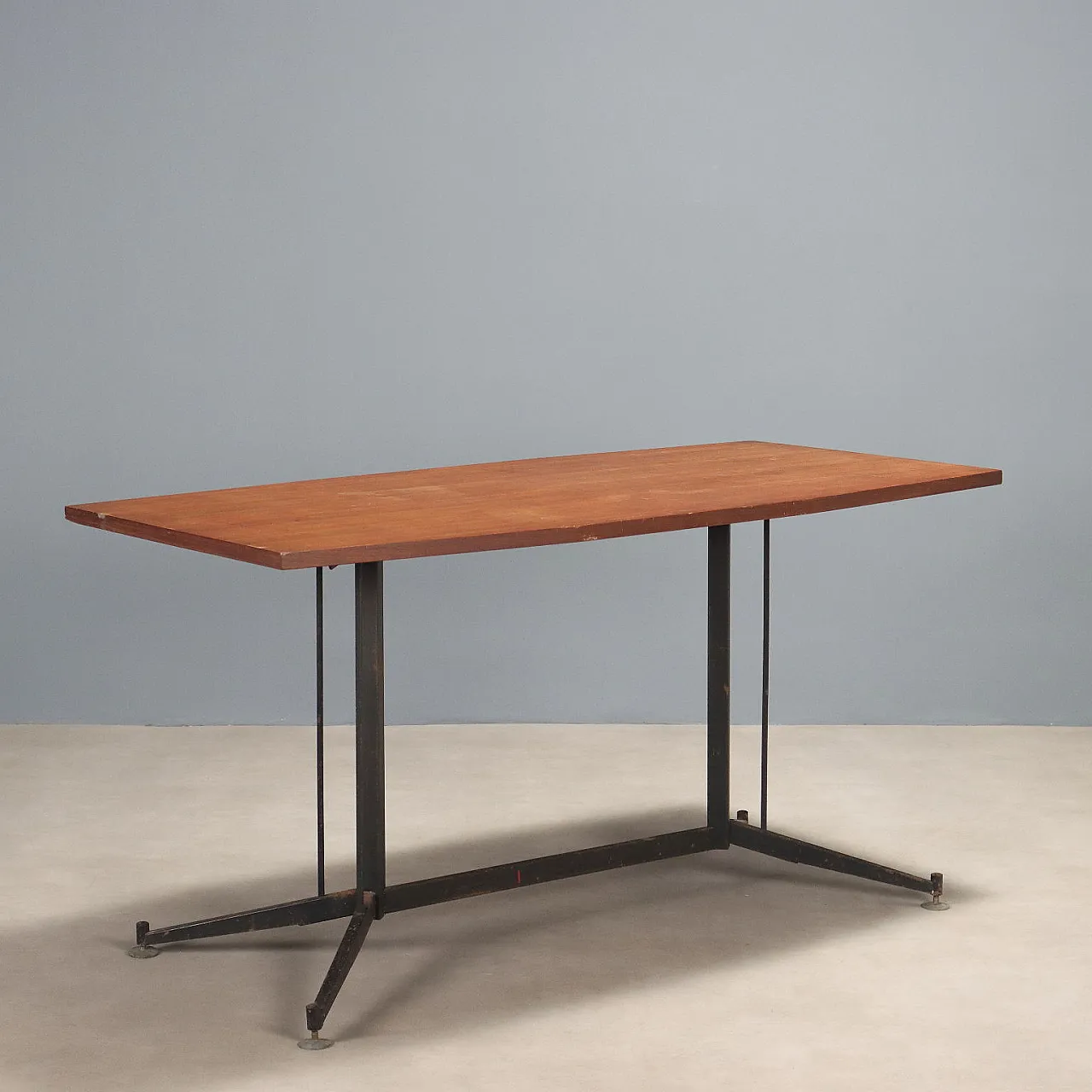 Tavolo in teak, metallo e ottone, '900 1