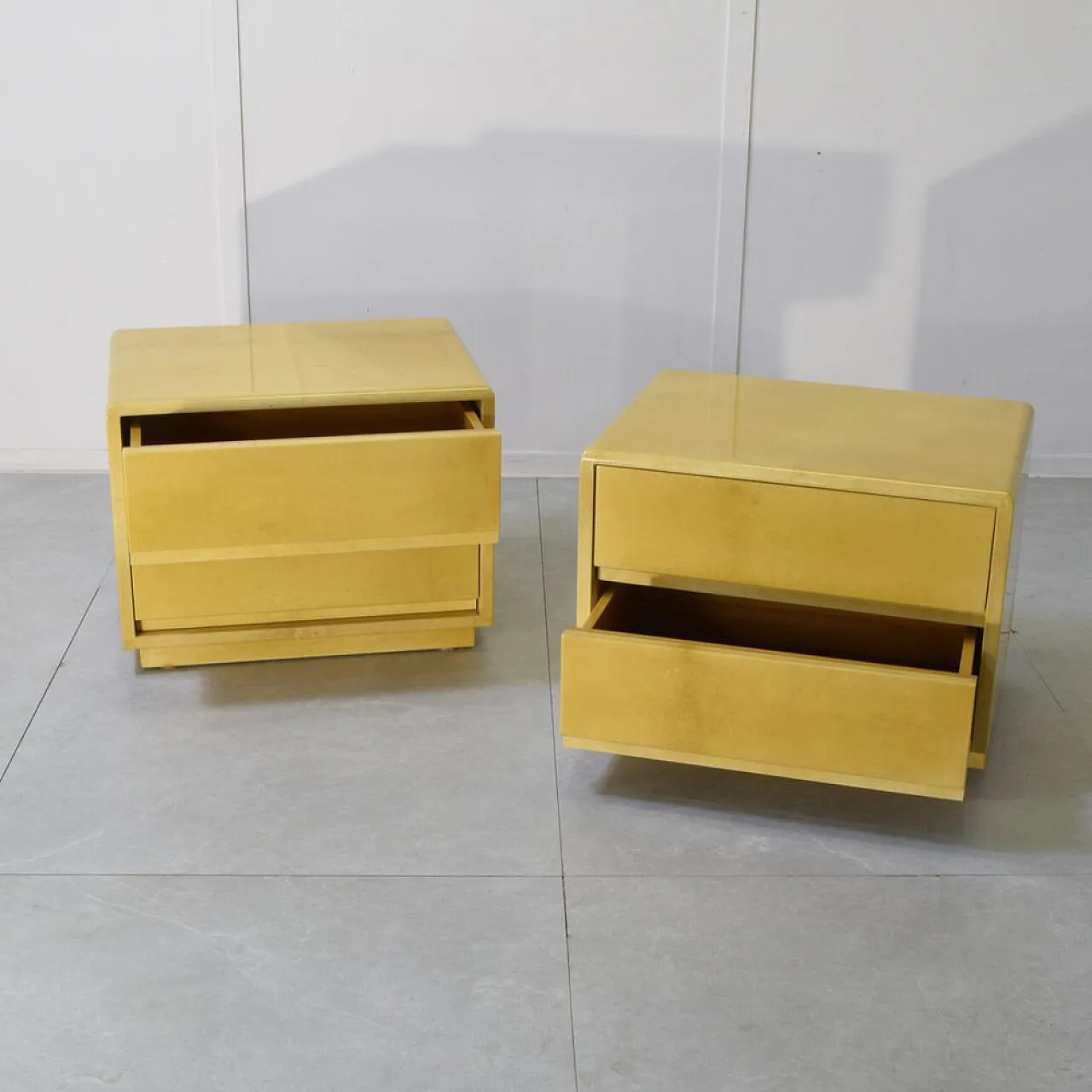 Pair of nightstands by Aldo Tura, 1970s 10
