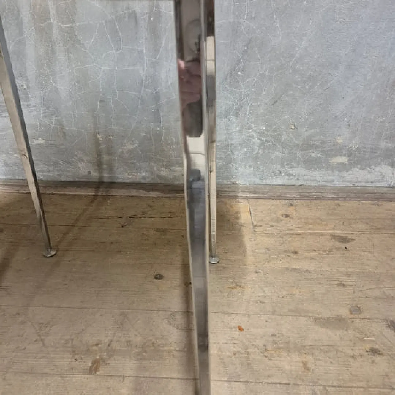 Round side table, 1970s 7