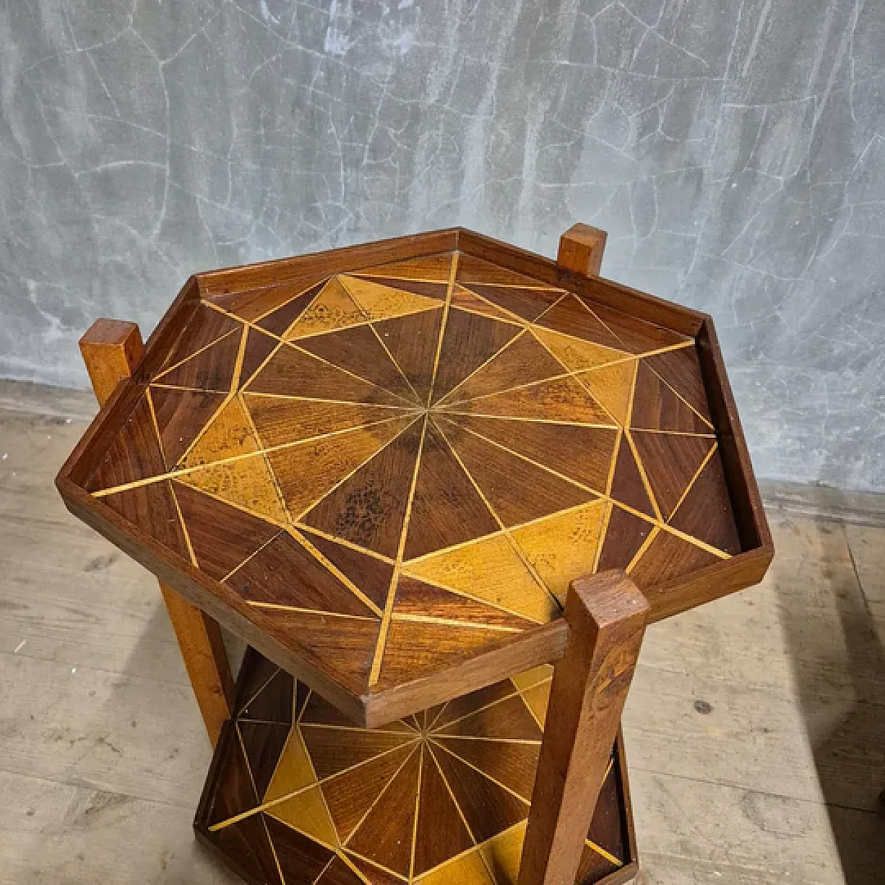 Supporto geometrico in impiallacciatura di legno, fine '900 3