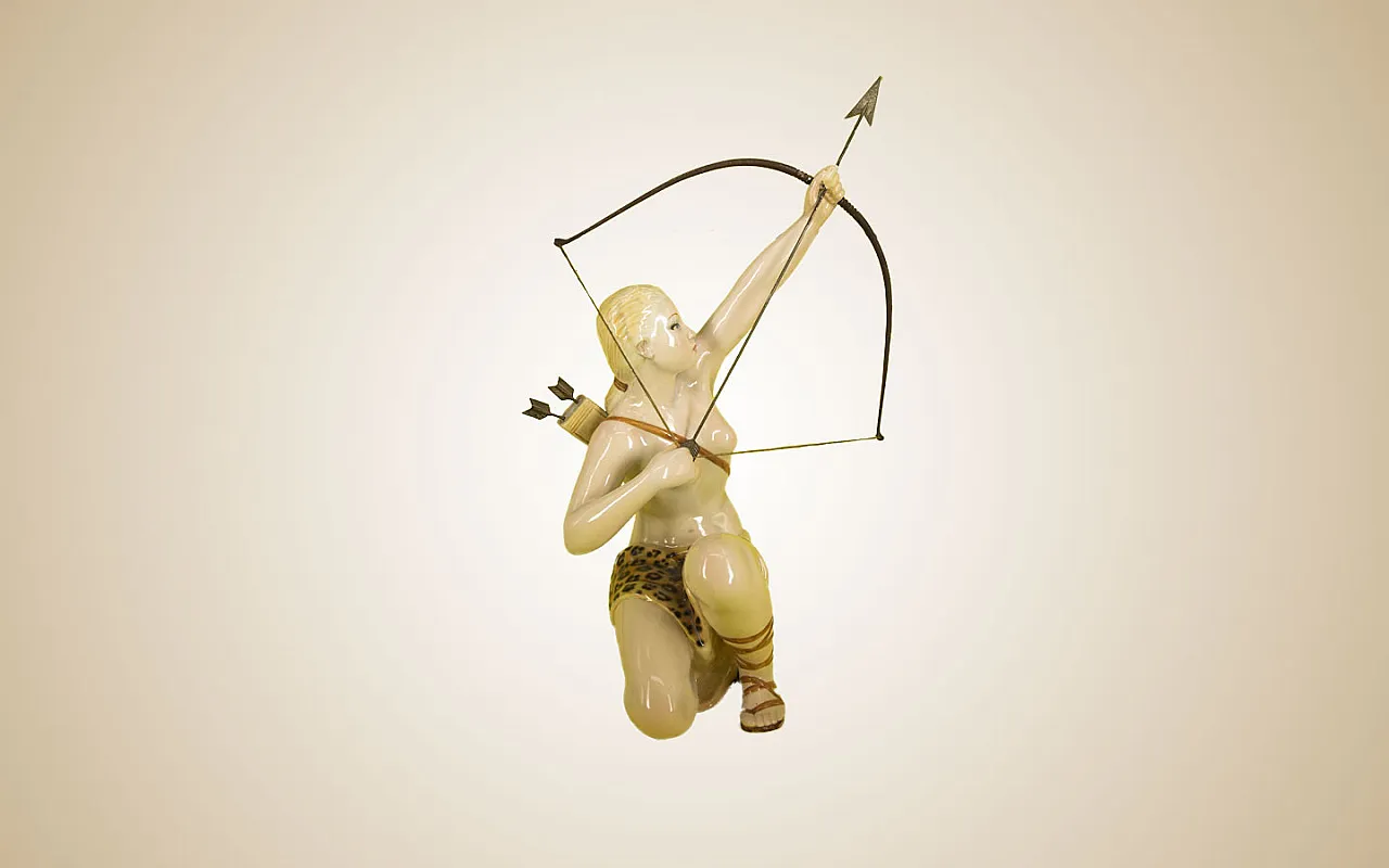 Statua raffigurante Diana cacciatrice con arco e freccia, anni '40 1
