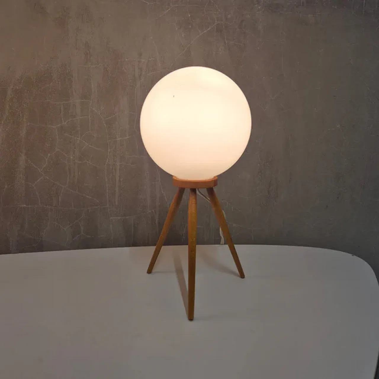 Coppia di lampade da tavolo a treppiede, ÚĽUV, anni '60 6