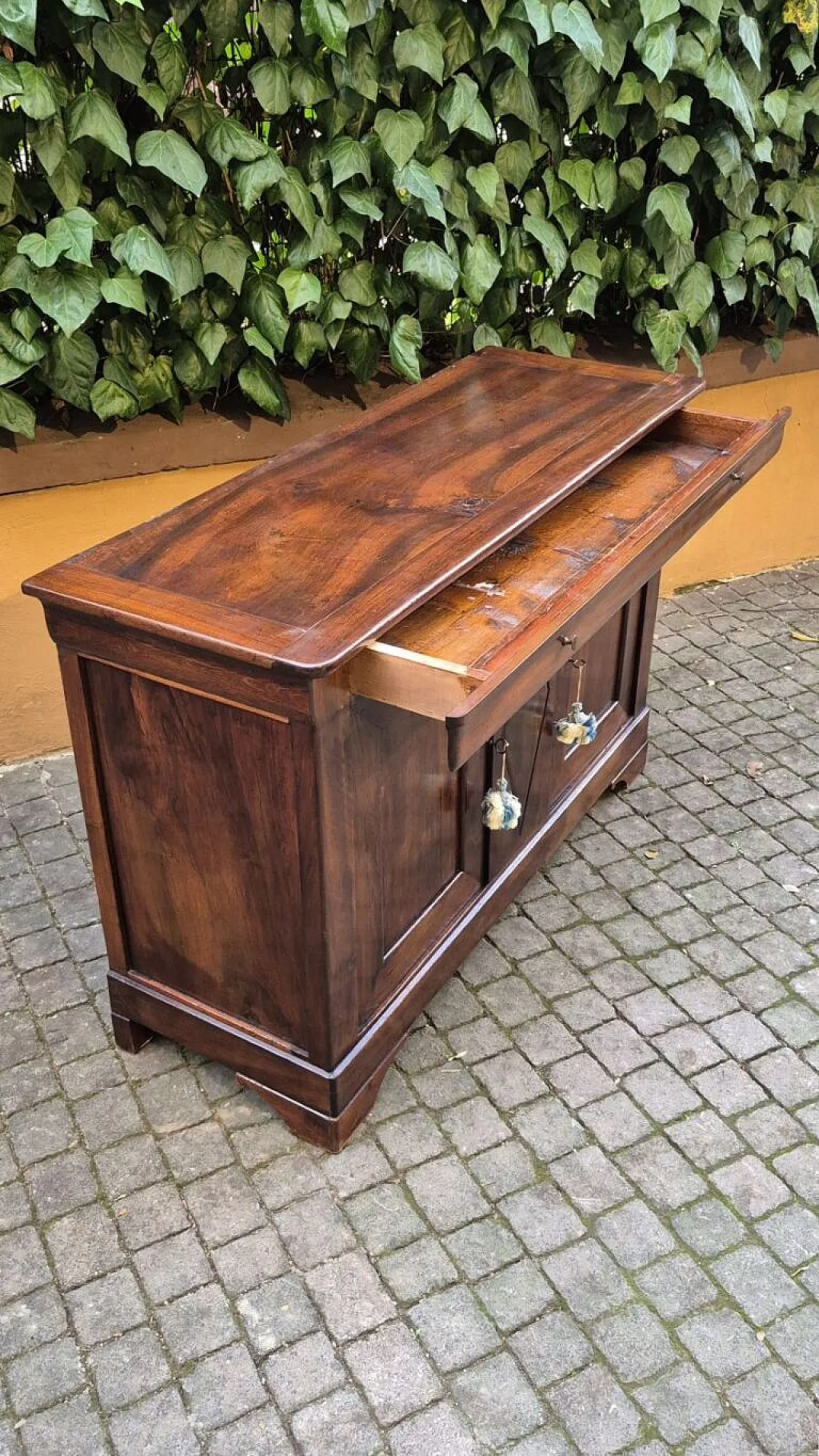 Louis Philippe capuchin servant sideboard in walnut, 19th century 4