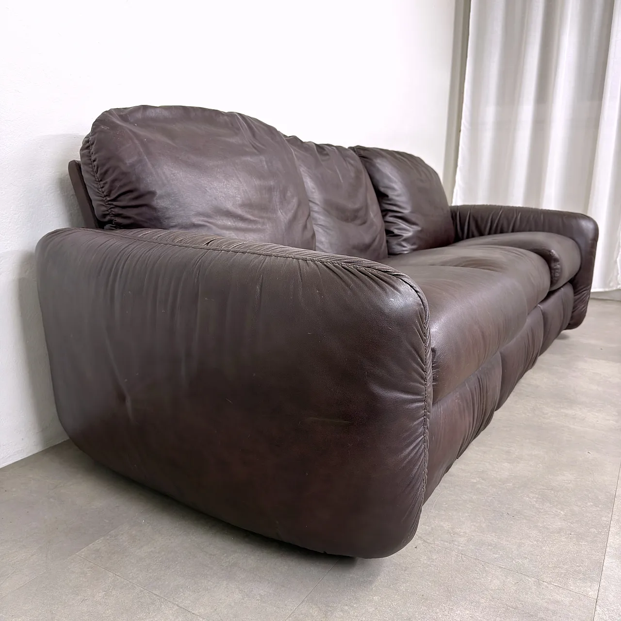 Leather sofa in the style of Piumotto Busnelli, Italy 70s 5