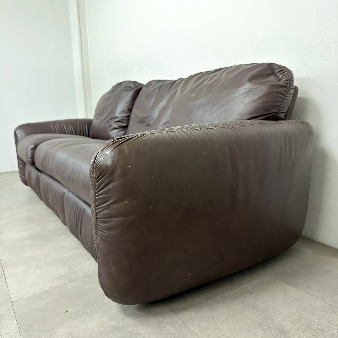 Leather sofa in the style of Piumotto Busnelli, Italy 70s 6