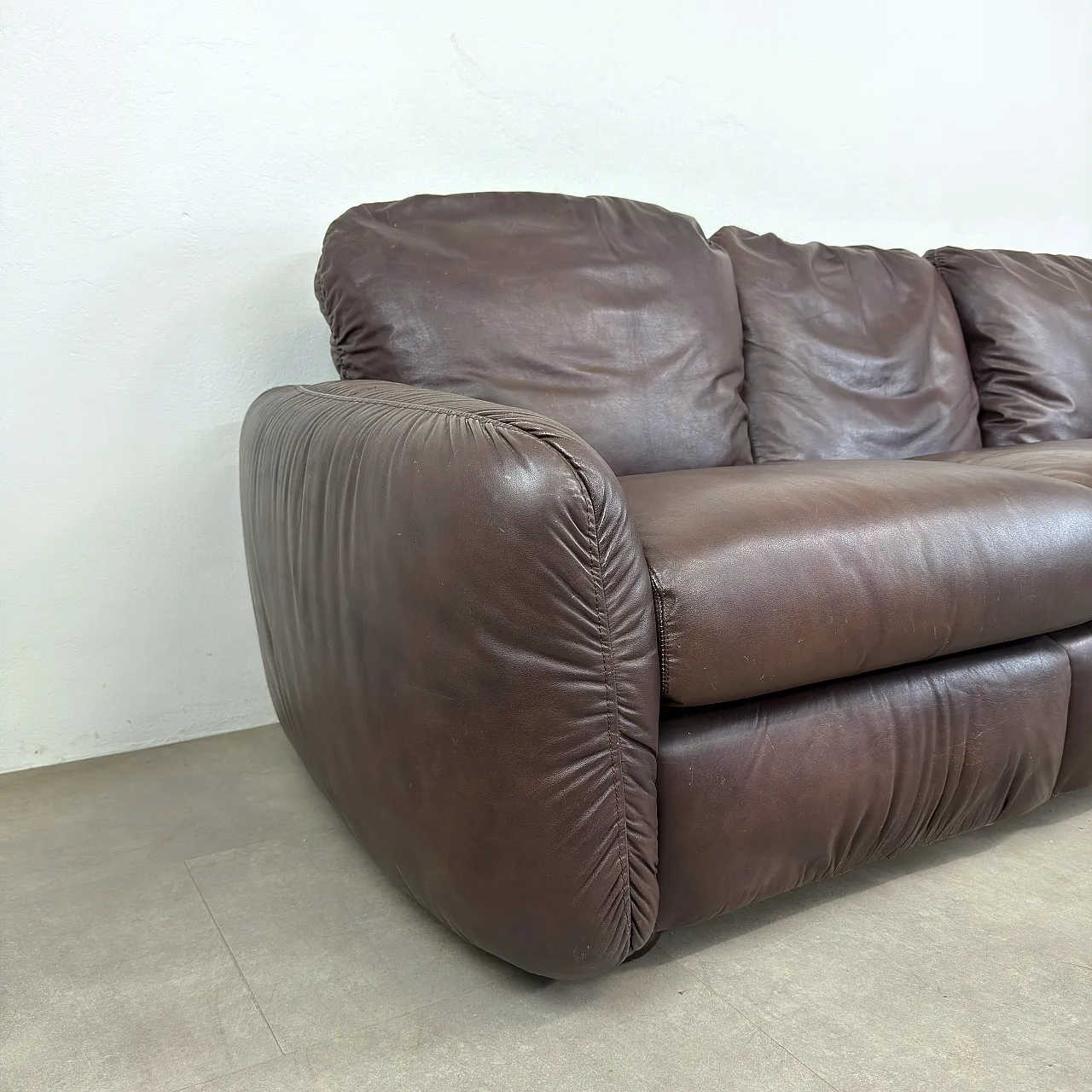 Leather sofa in the style of Piumotto Busnelli, Italy 70s 10