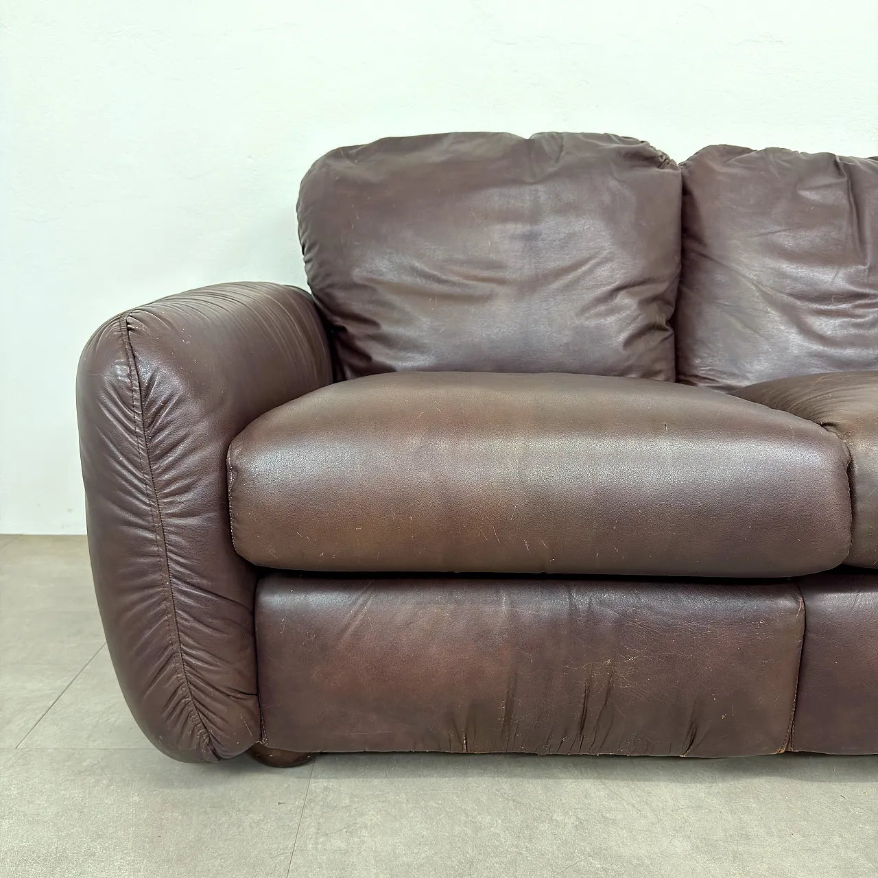 Leather sofa in the style of Piumotto Busnelli, Italy 70s 11