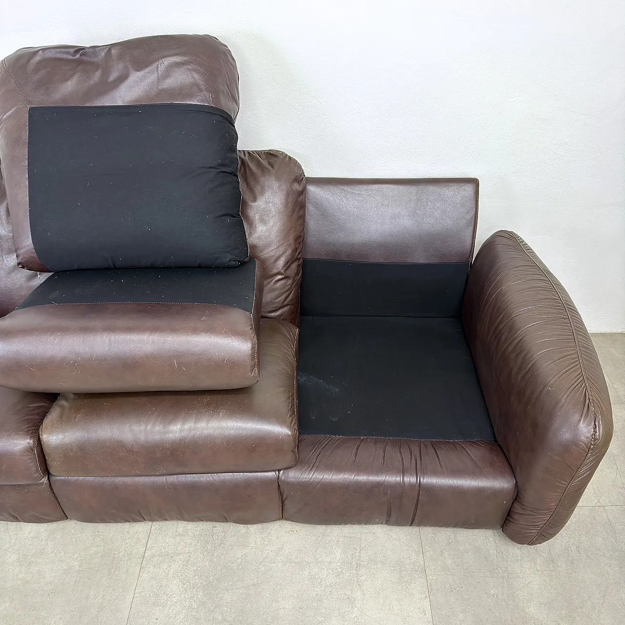 Leather sofa in the style of Piumotto Busnelli, Italy 70s 12