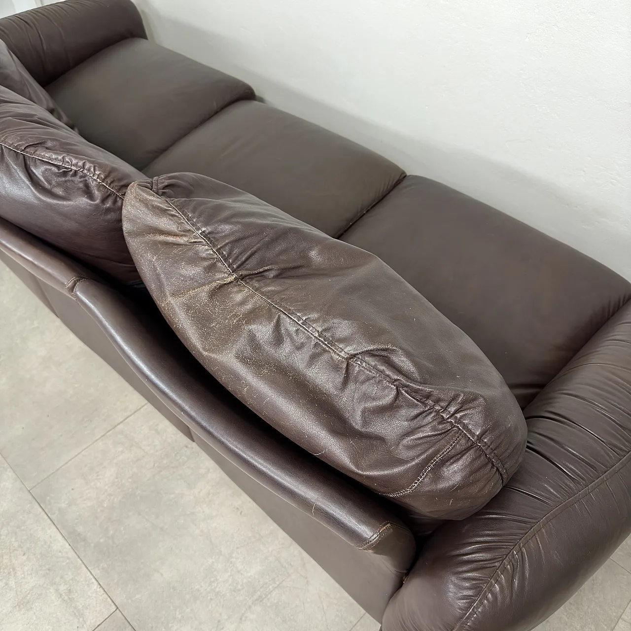 Leather sofa in the style of Piumotto Busnelli, Italy 70s 13