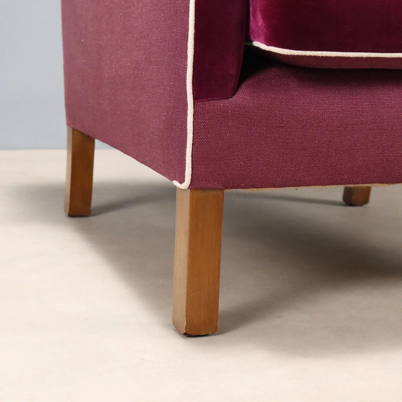 Poltrona bergere in velluto, tessuto e faggio tinto noce, '900 6