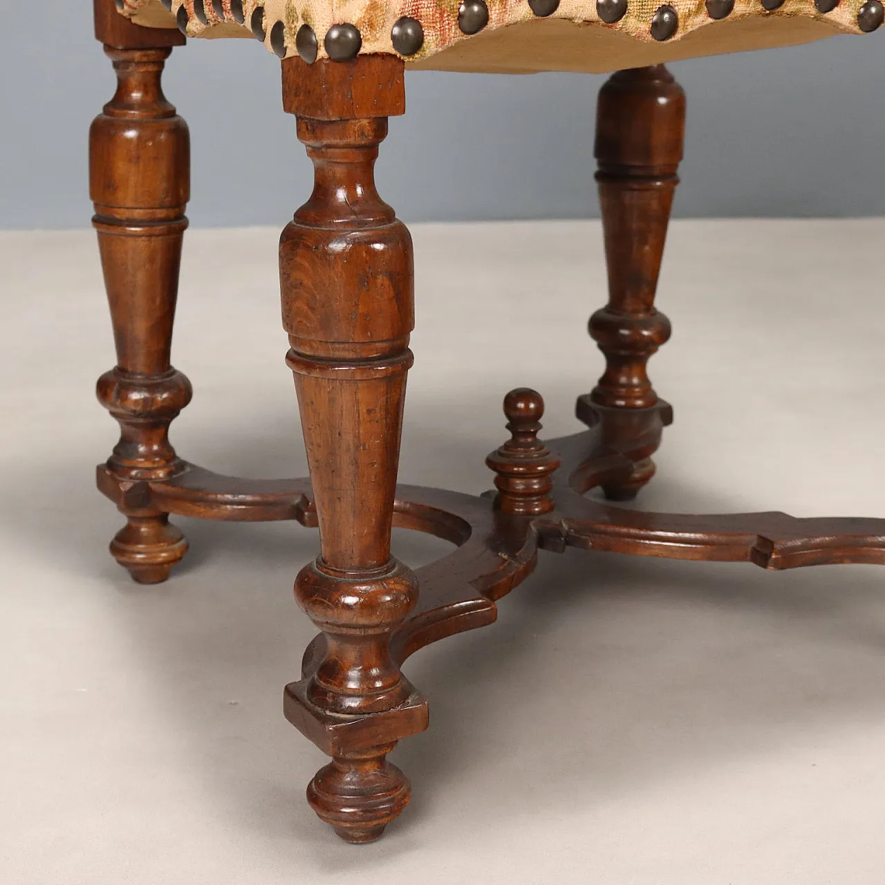 Coppia di sedie barocche in rovere tinto noce, '700 5