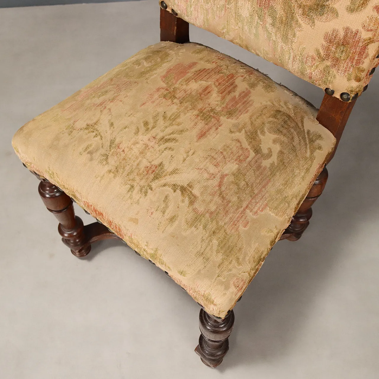 Coppia di sedie barocche in rovere tinto noce, '700 7