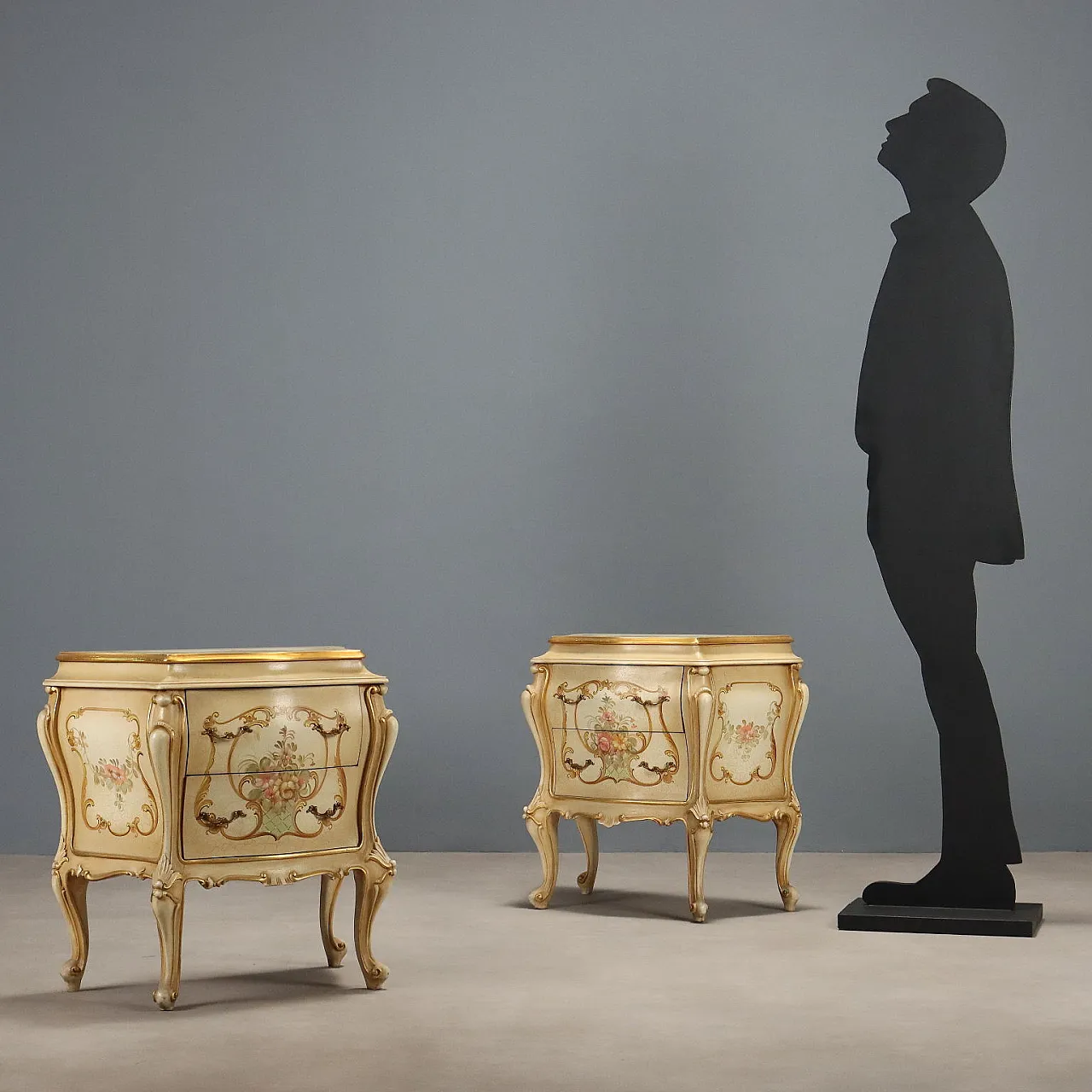 Coppia di comodini in stile barocco, metà '900 2