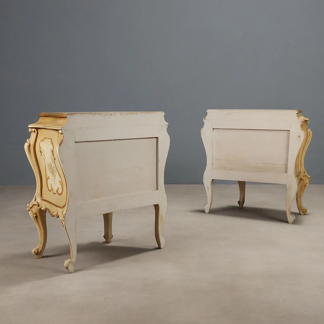 Coppia di comodini in stile barocco, metà '900 9