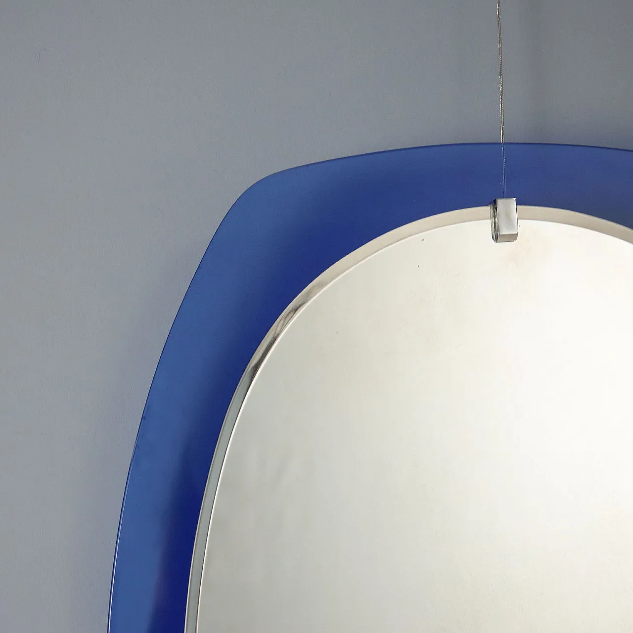 Specchio ovale con cornice in vetro blu, anni '60 4