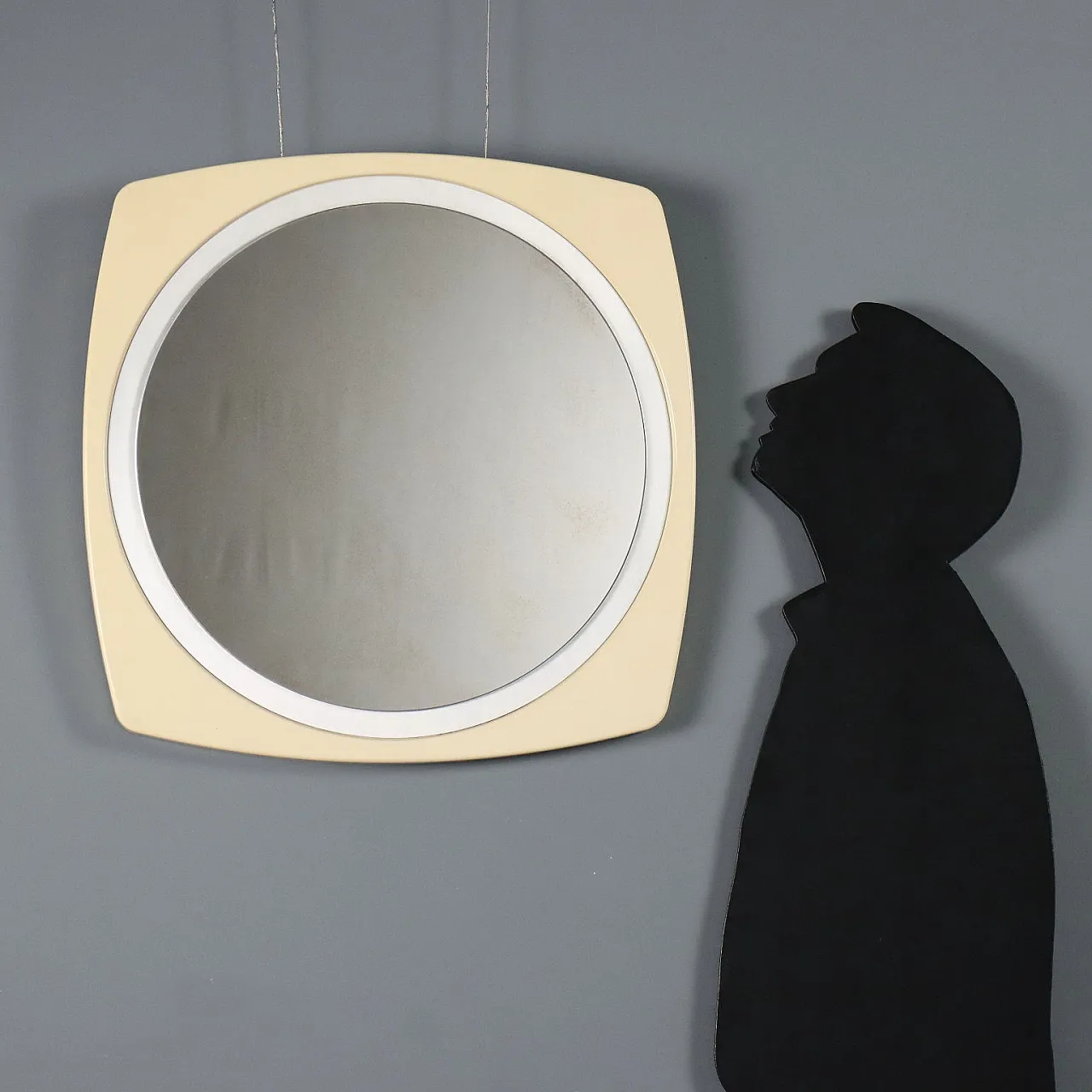 Specchio rotondo con cornice in plastica e vetro, anni '70 3