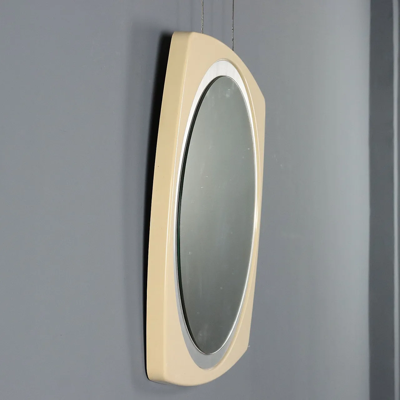 Specchio rotondo con cornice in plastica e vetro, anni '70 8