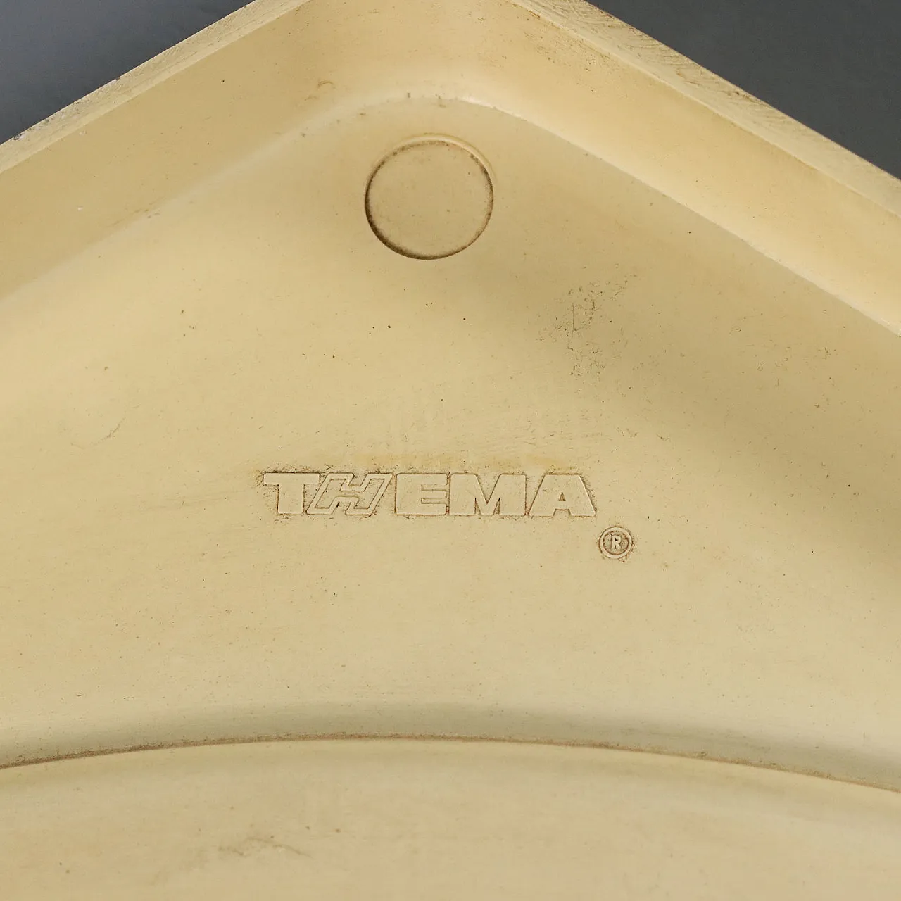 Specchio rotondo con cornice in plastica e vetro, anni '70 10