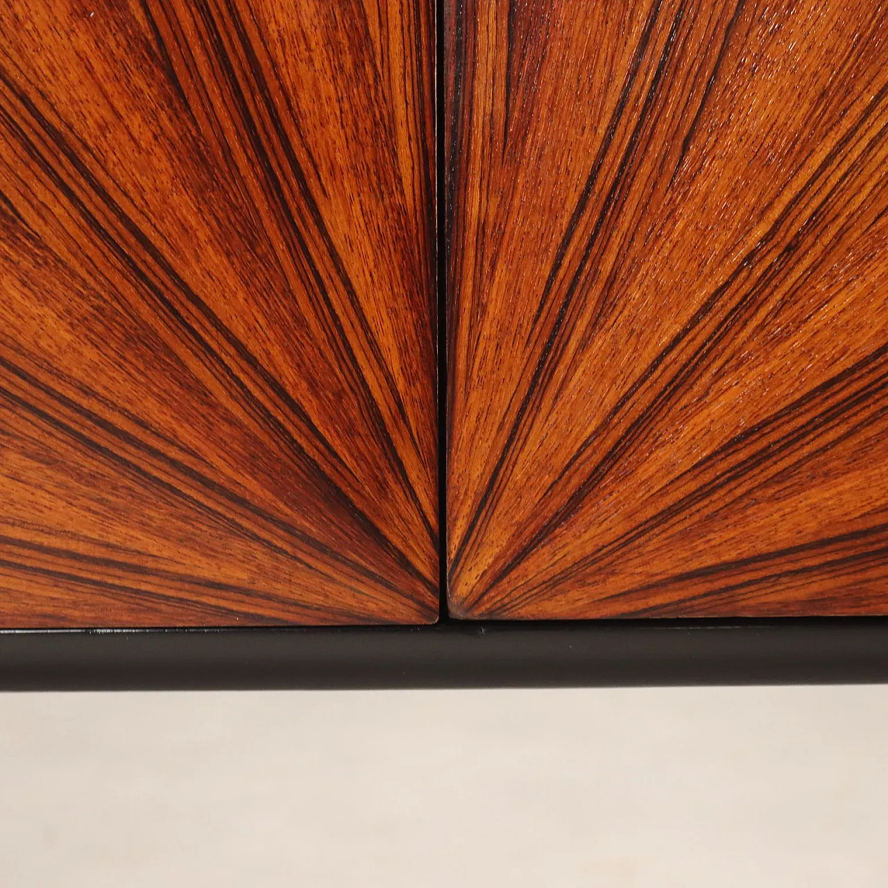 Mobile in legno esotico, ottone e vetro, '900 7