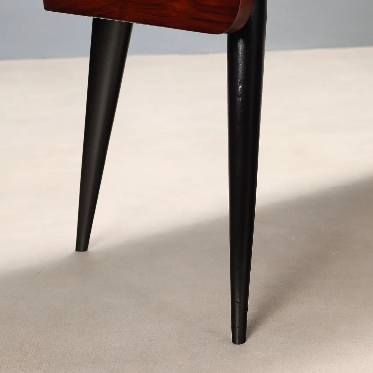 Mobile in legno esotico, ottone e vetro, '900 8