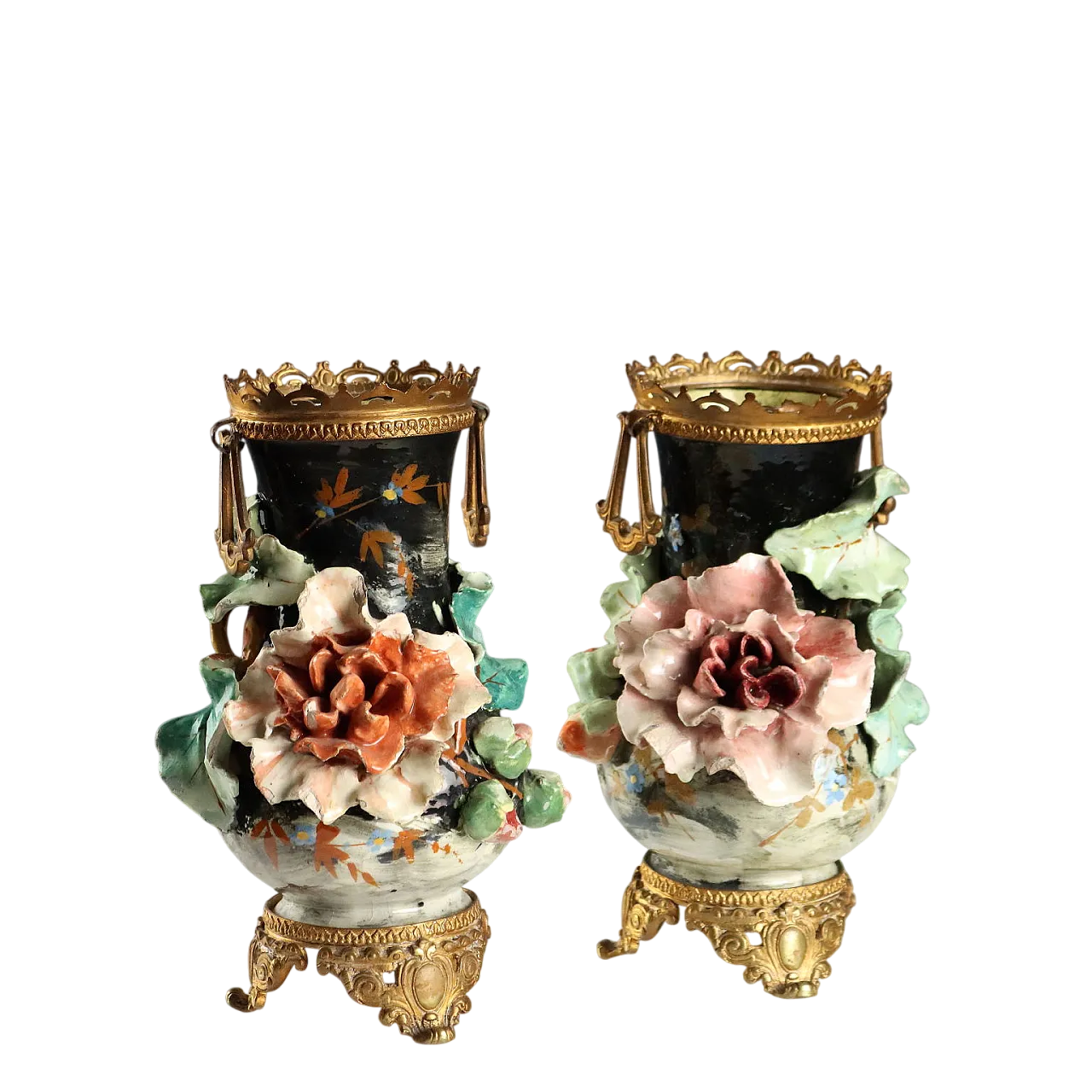 Coppia di vasi in ceramica barbottina decorati in policromia, '900 11