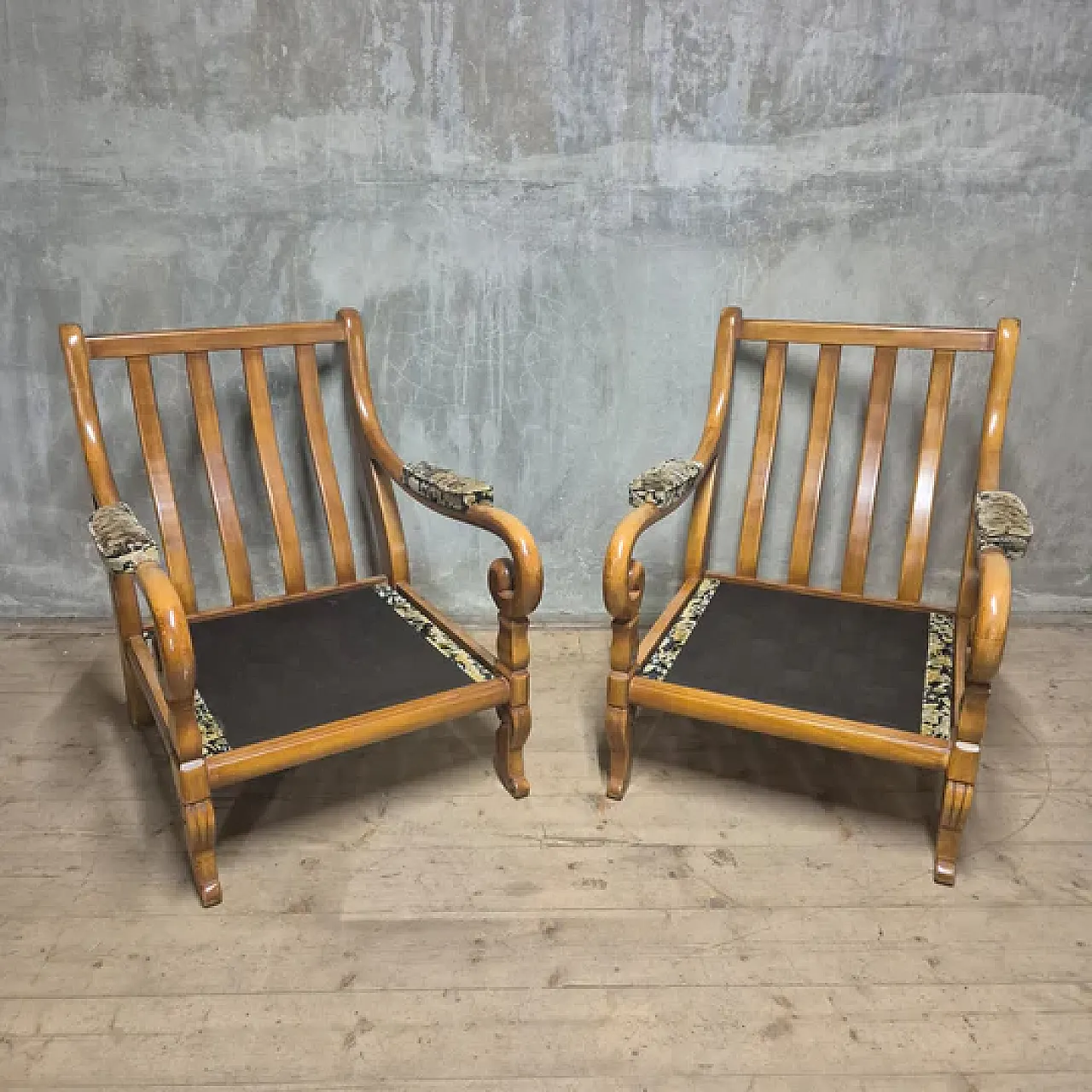 Coppia di poltrone in legno con braccioli curvi, metà '900 2