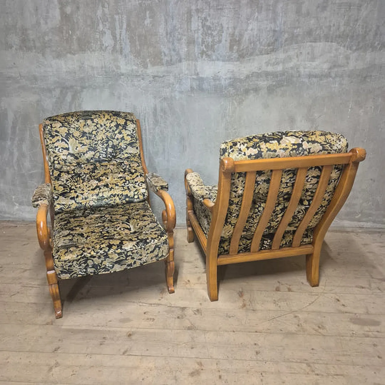 Coppia di poltrone in legno con braccioli curvi, metà '900 5