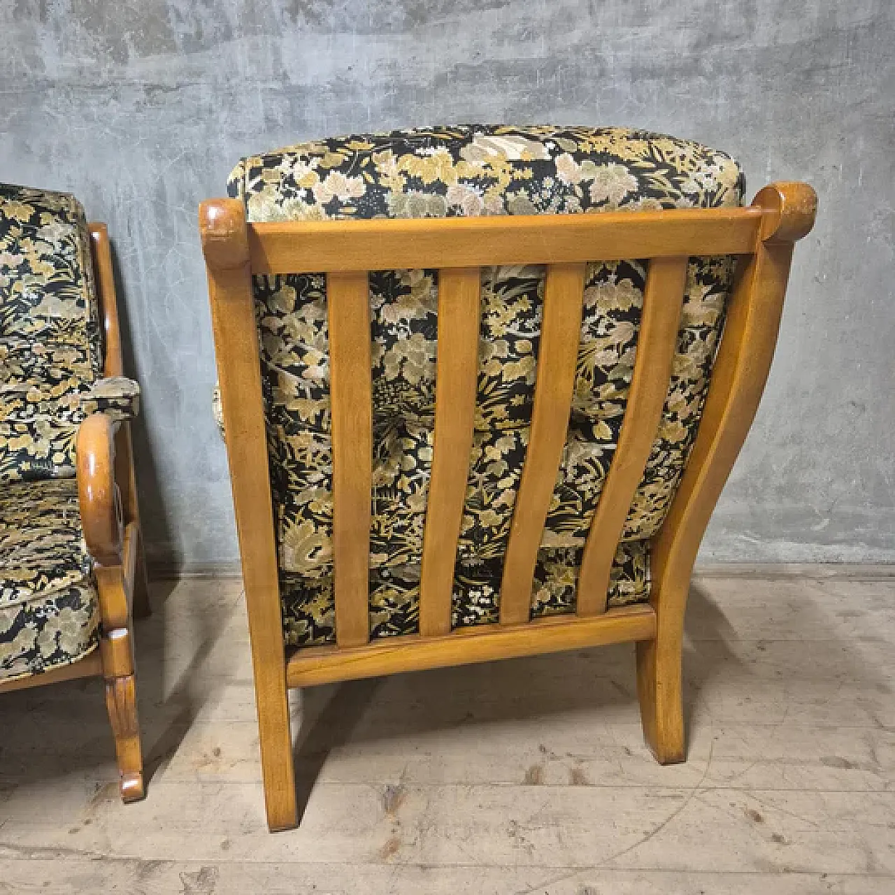 Coppia di poltrone in legno con braccioli curvi, metà '900 6