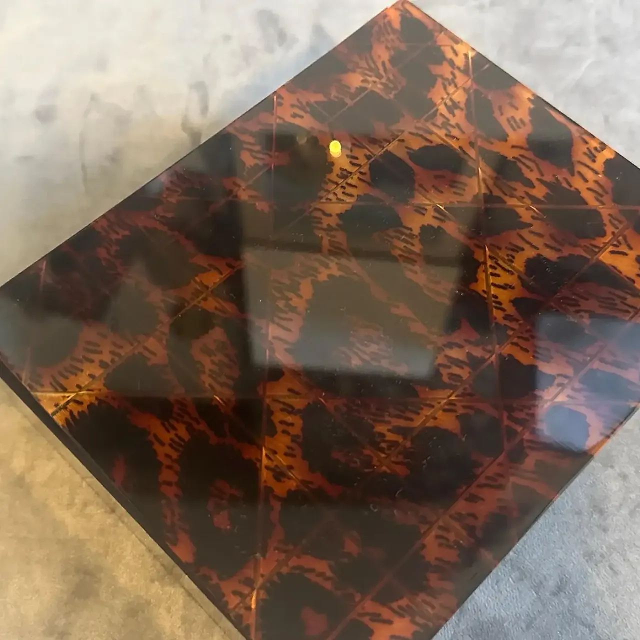 Scatola di lusso in lucite leopardata finta di Dior Home, anni '80 3