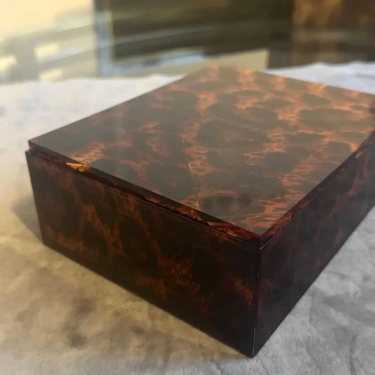 Scatola di lusso in lucite leopardata finta di Dior Home, anni '80 4